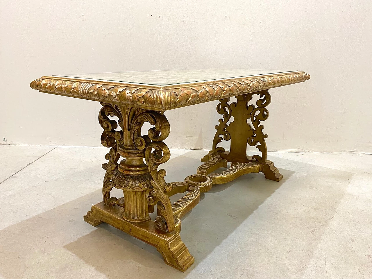 Tavolino in stile antico con piano in seta, anni '40 1217261