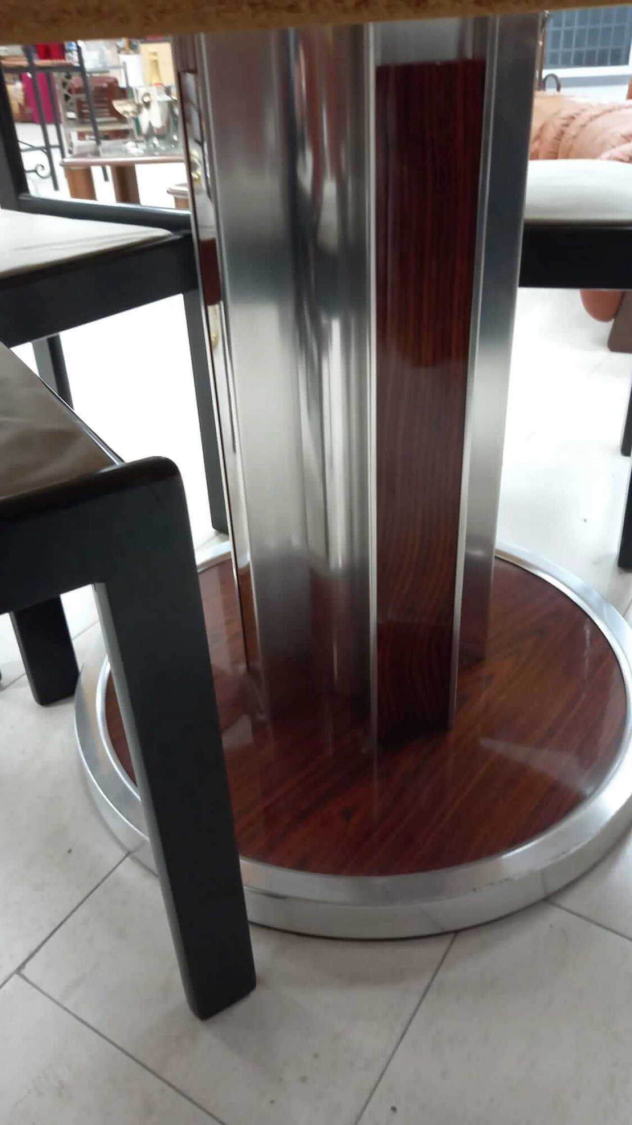 Tavolo rotondo allungabile e 4 sedie, anni '70 1218089