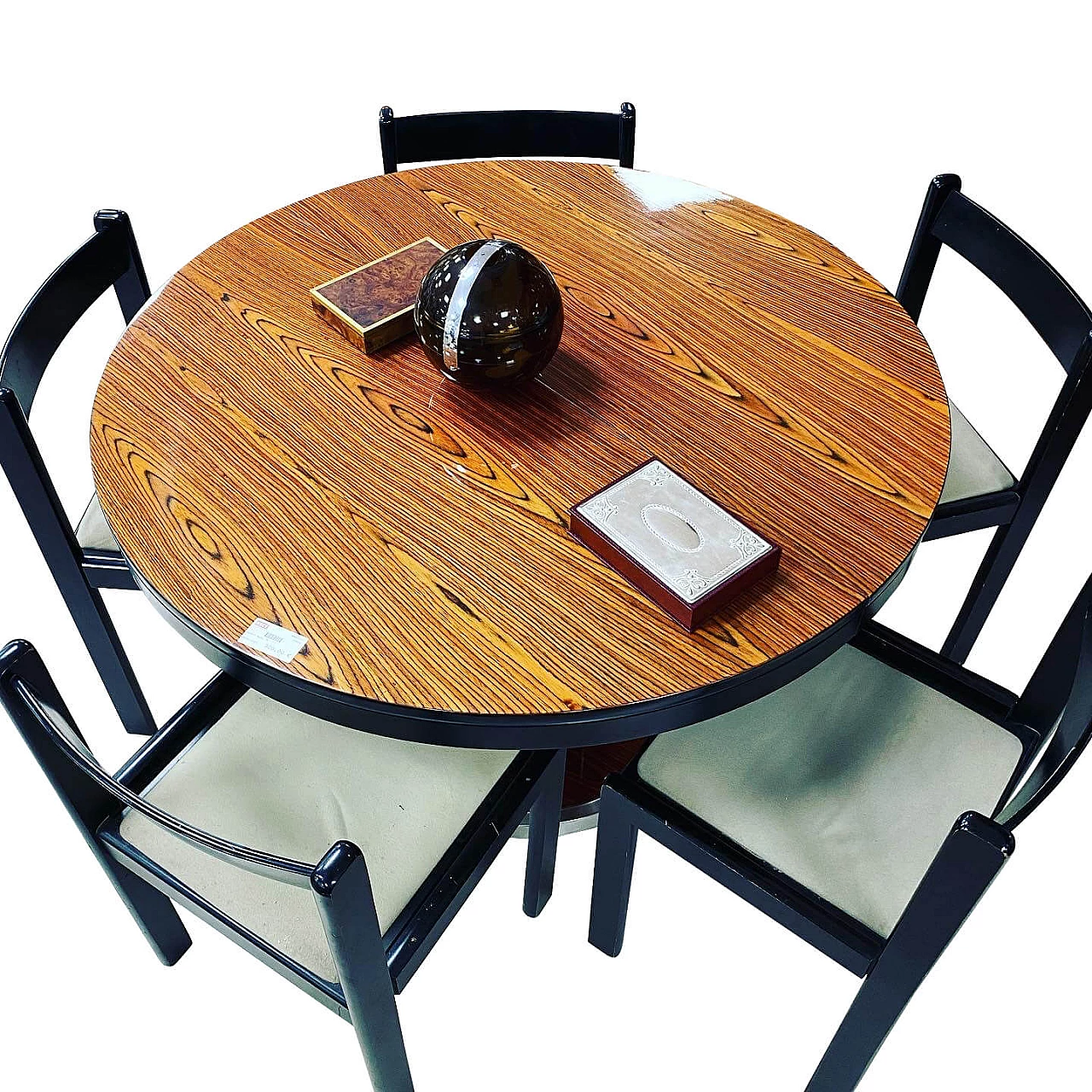 Tavolo rotondo allungabile e 4 sedie, anni '70 1218279