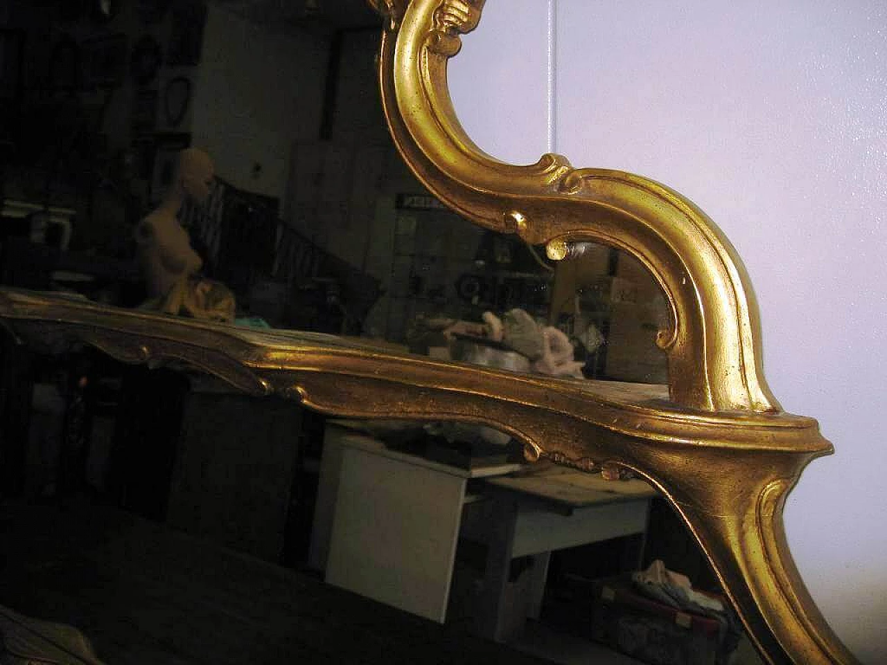 Specchiera in stile Rococò dorata in oro matto, anni '50 1218429
