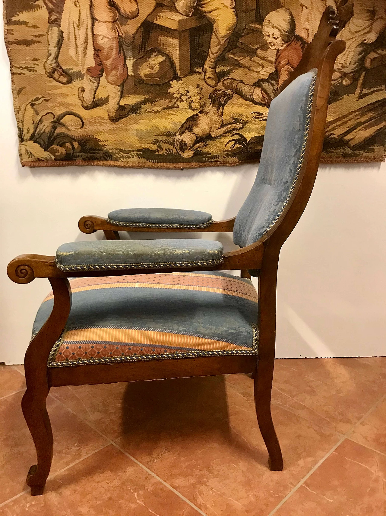 Poltrona Lombarda Carlo X in noce filettata ed intarsiata in acero, rivestita in tessuto, originale primi '800 1219316