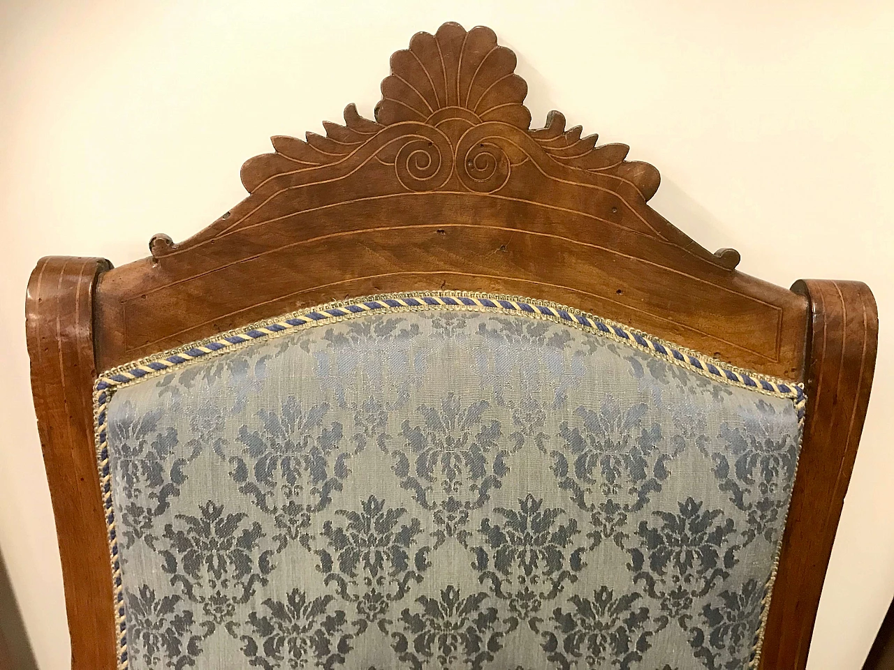 Poltrona Lombarda Carlo X in noce filettata ed intarsiata in acero, rivestita in tessuto, originale primi '800 1219318