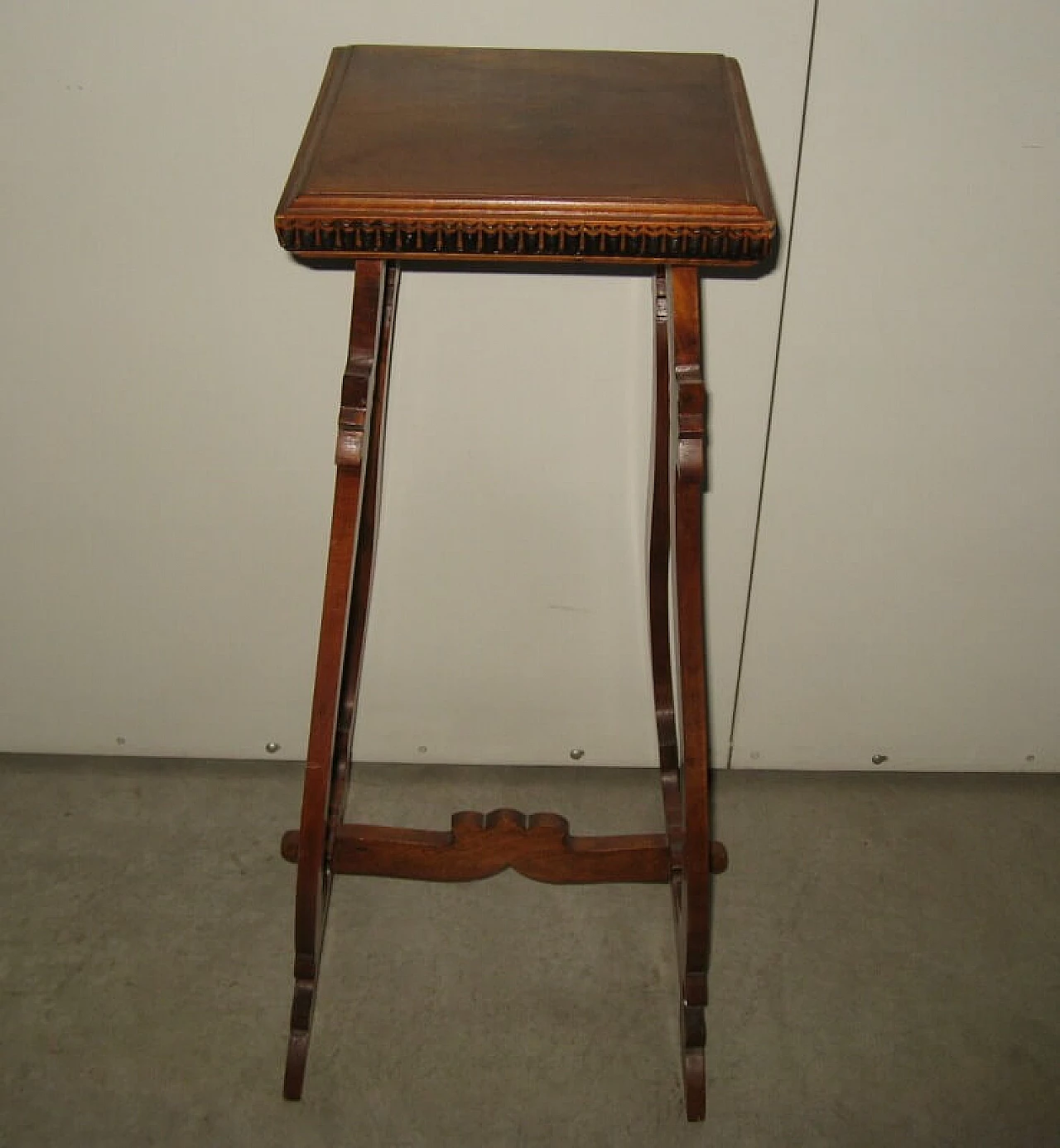 Walnut vase with lyre-shaped legs, early '900 1219402