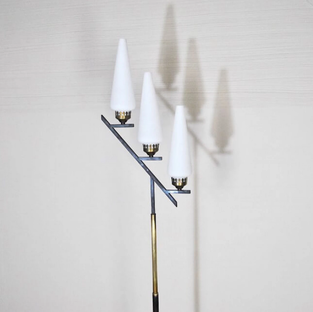 Floor lamp in brass, opaline glass and marble by Stilnovo, 50s 1219600