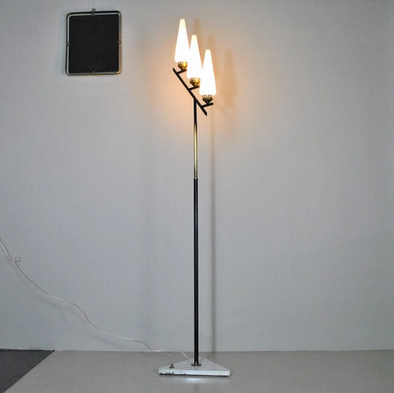 Floor lamp in brass, opaline glass and marble by Stilnovo, 50s 1219601