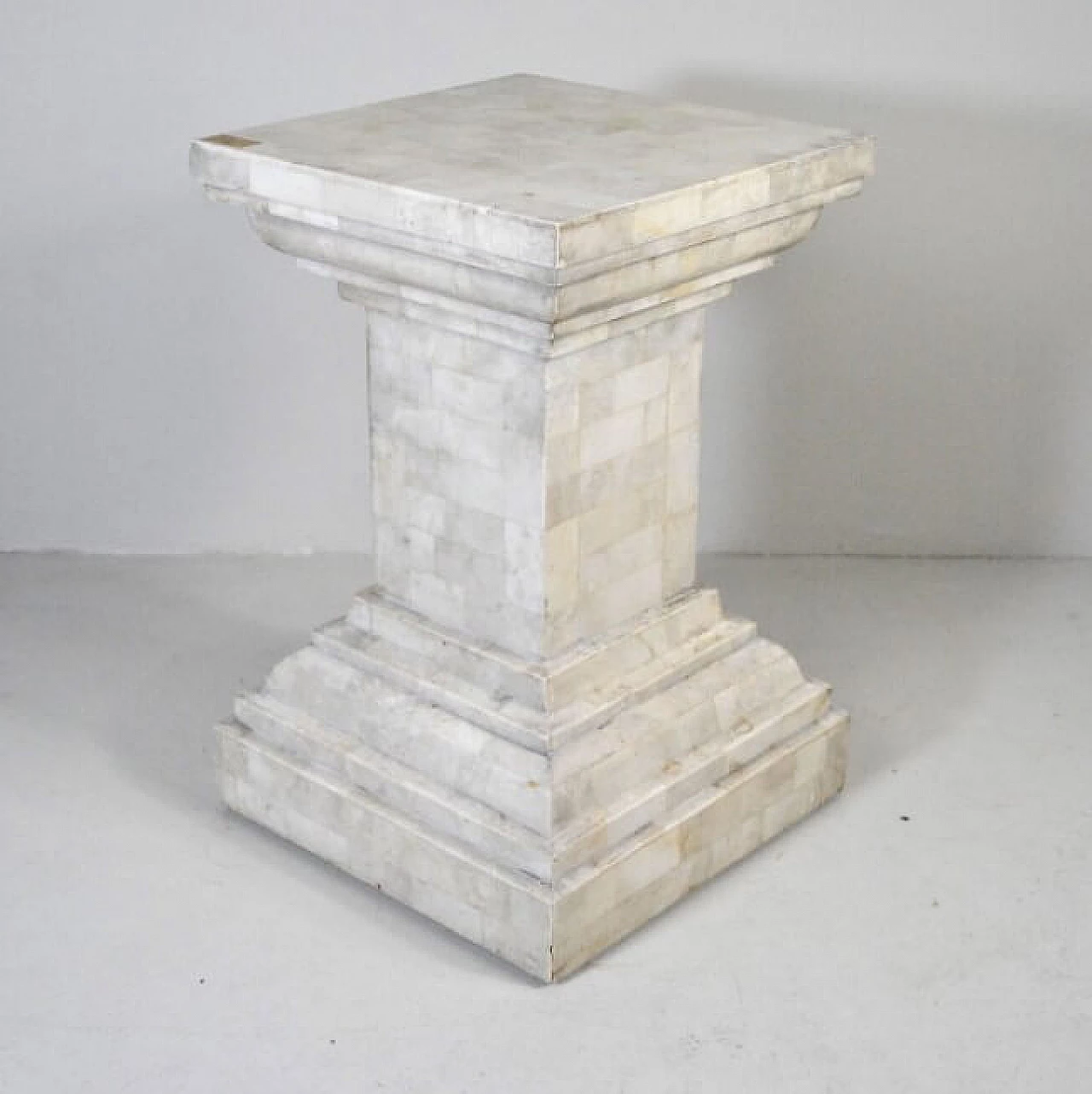 Colonna in legno ricoperta in tessere di marmo, anni '40 1219606