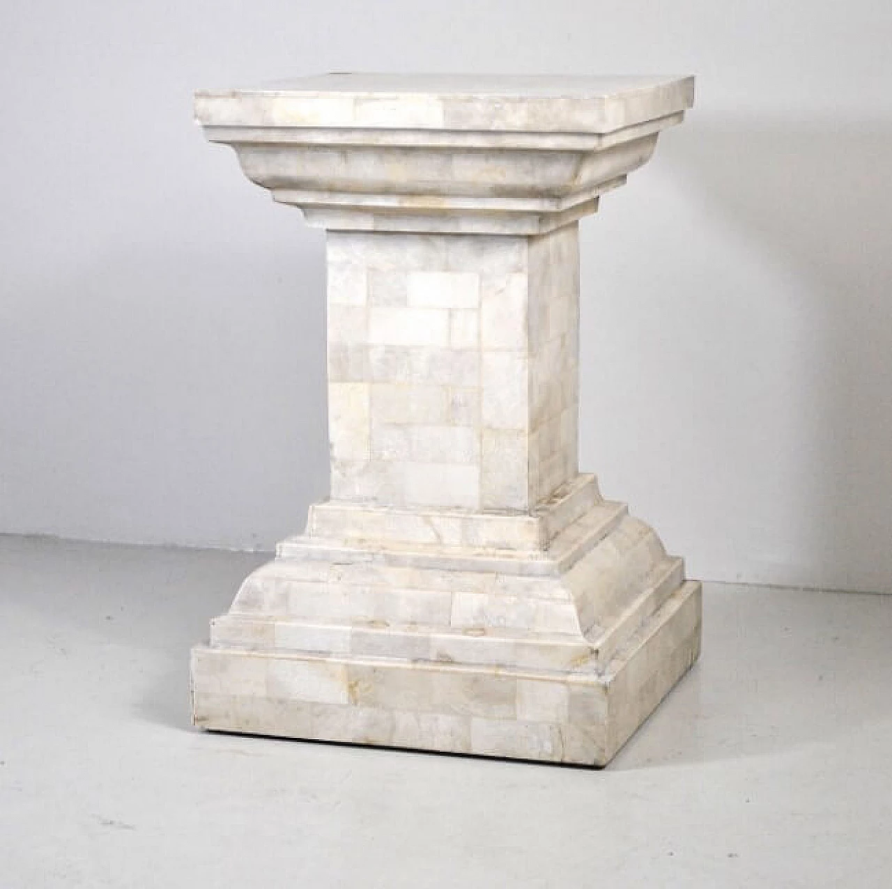 Colonna in legno ricoperta in tessere di marmo, anni '40 1219608