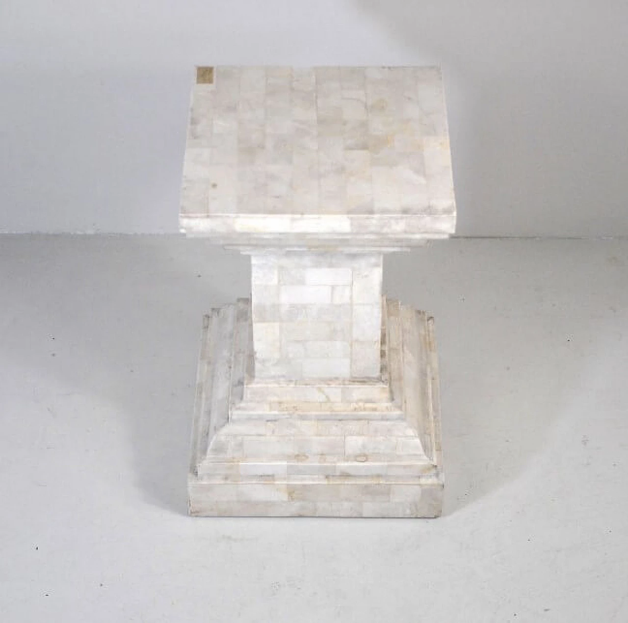 Colonna in legno ricoperta in tessere di marmo, anni '40 1219610