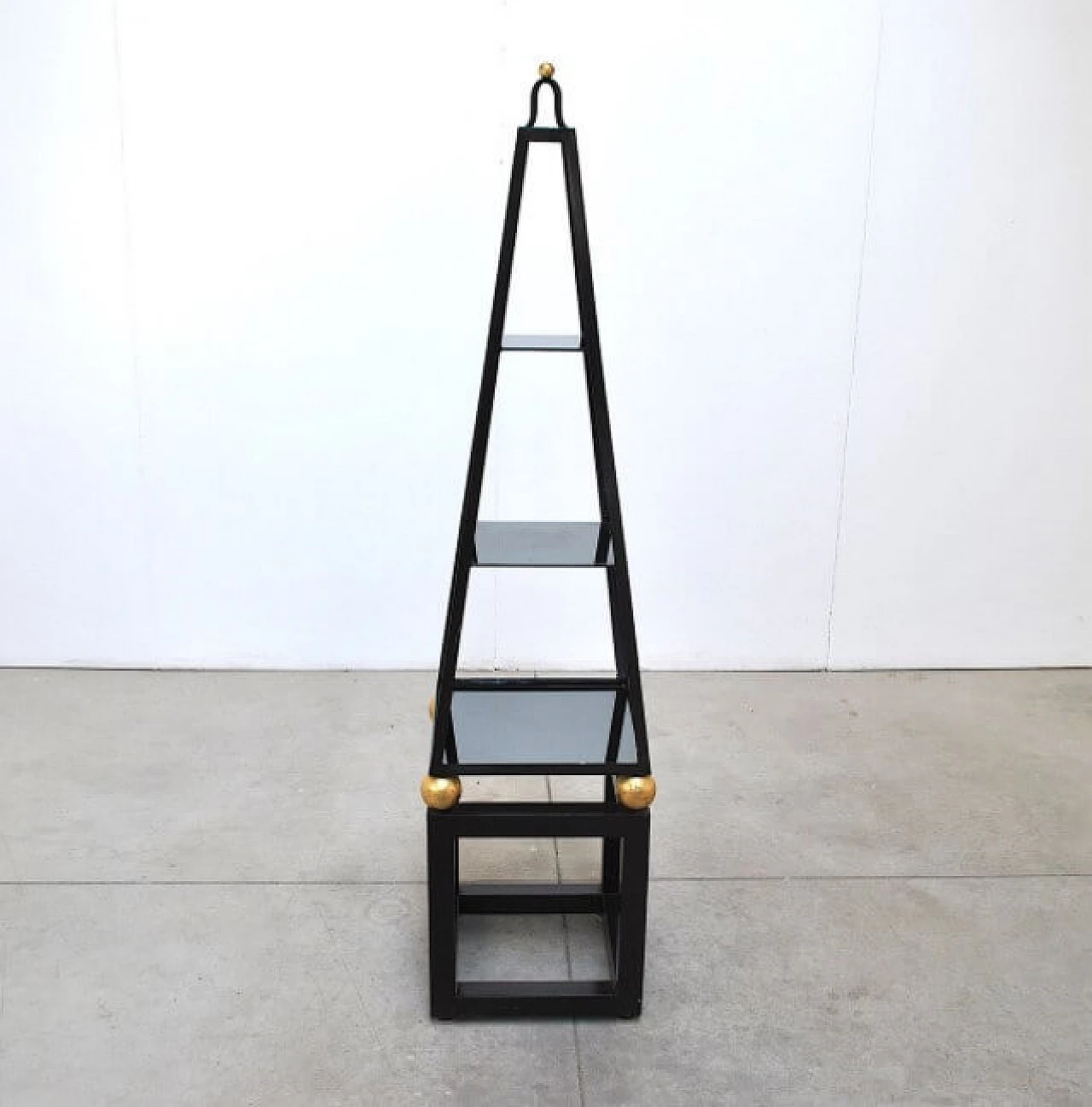 Pyramid-shaped bookcase in lacquered steel and smoked glass, 60s 1219645
