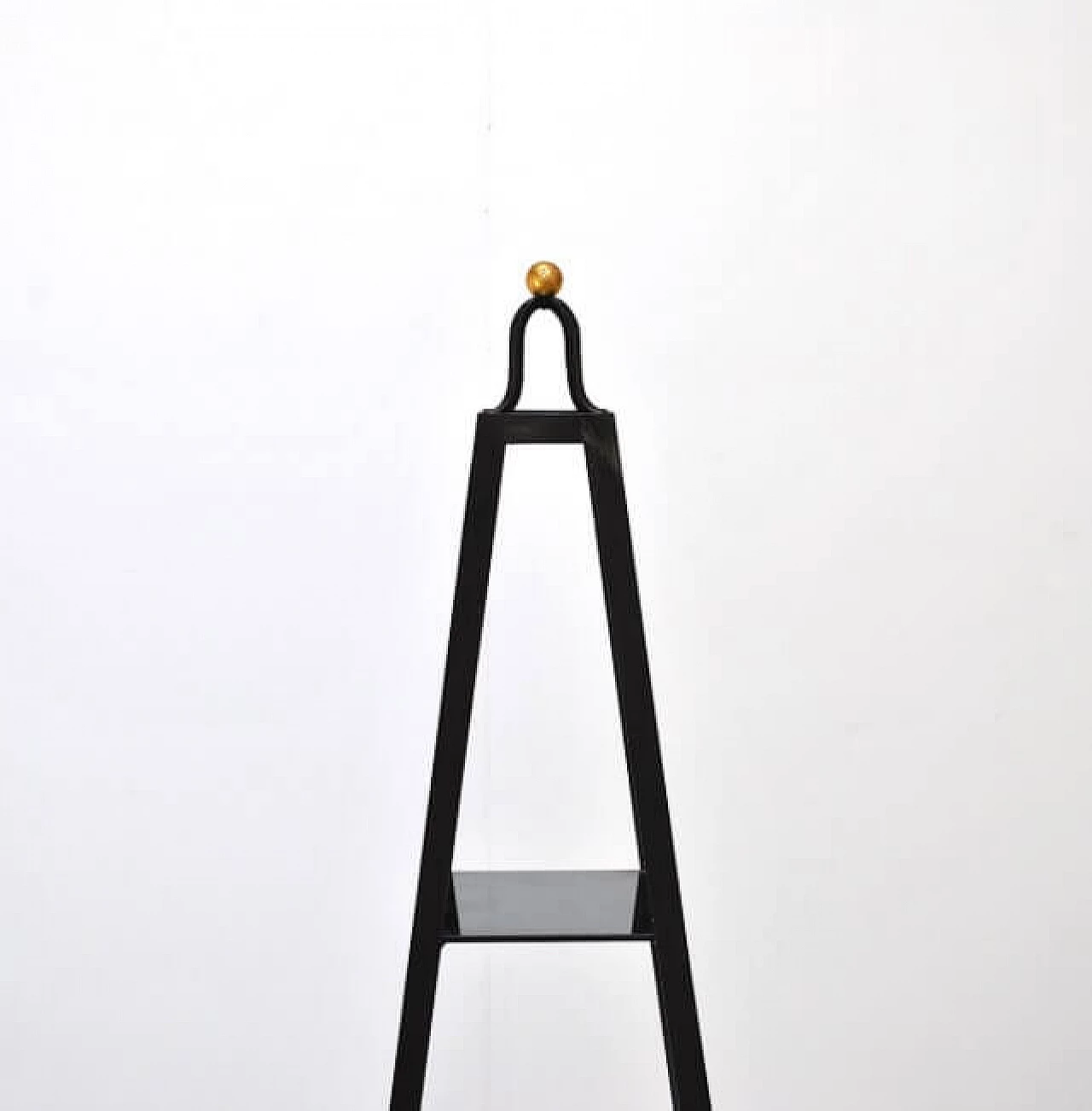 Libreria a forma di piramide in acciaio laccato e vetro fumè, anni '60 1219646