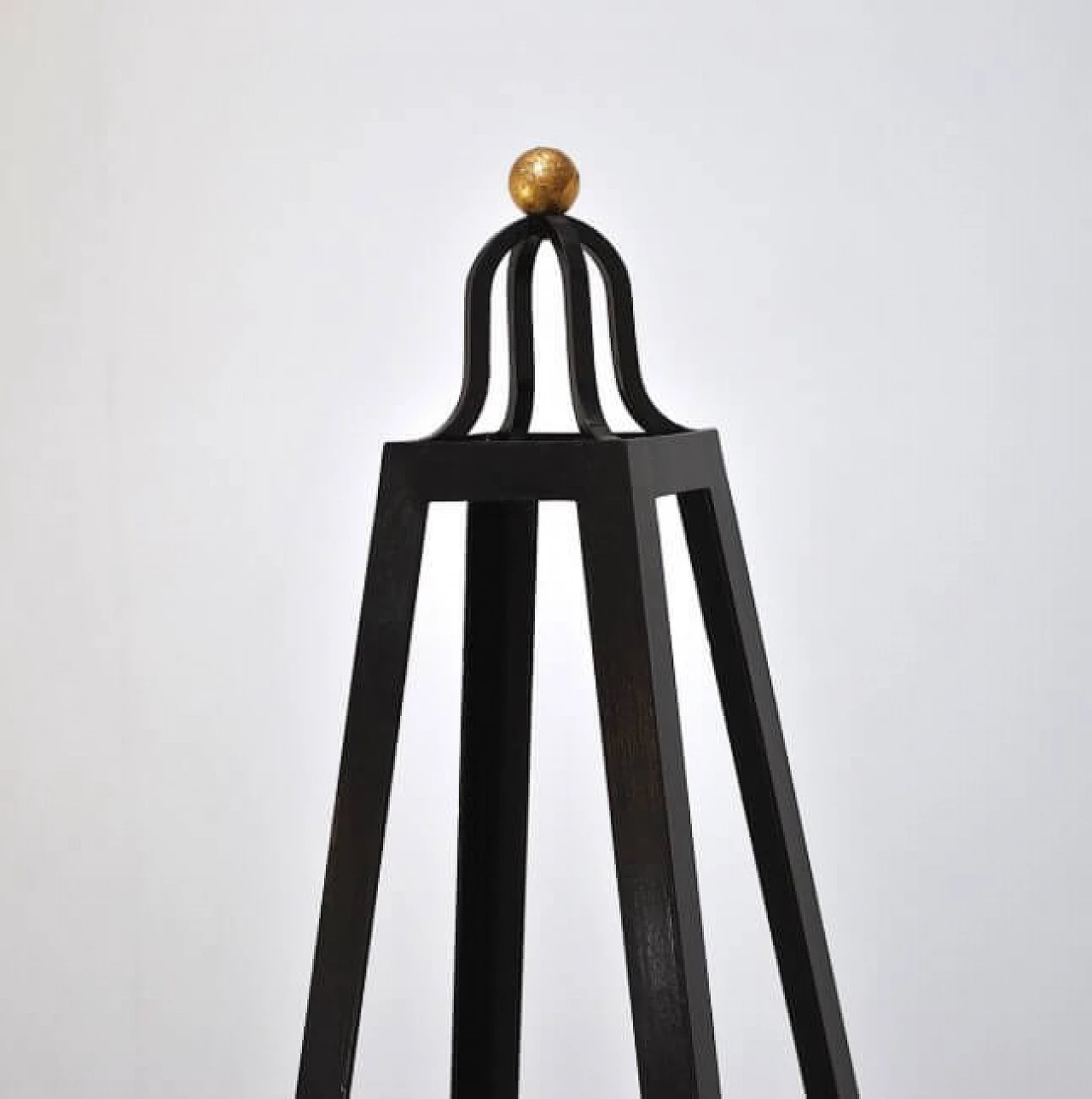 Libreria a forma di piramide in acciaio laccato e vetro fumè, anni '60 1219648