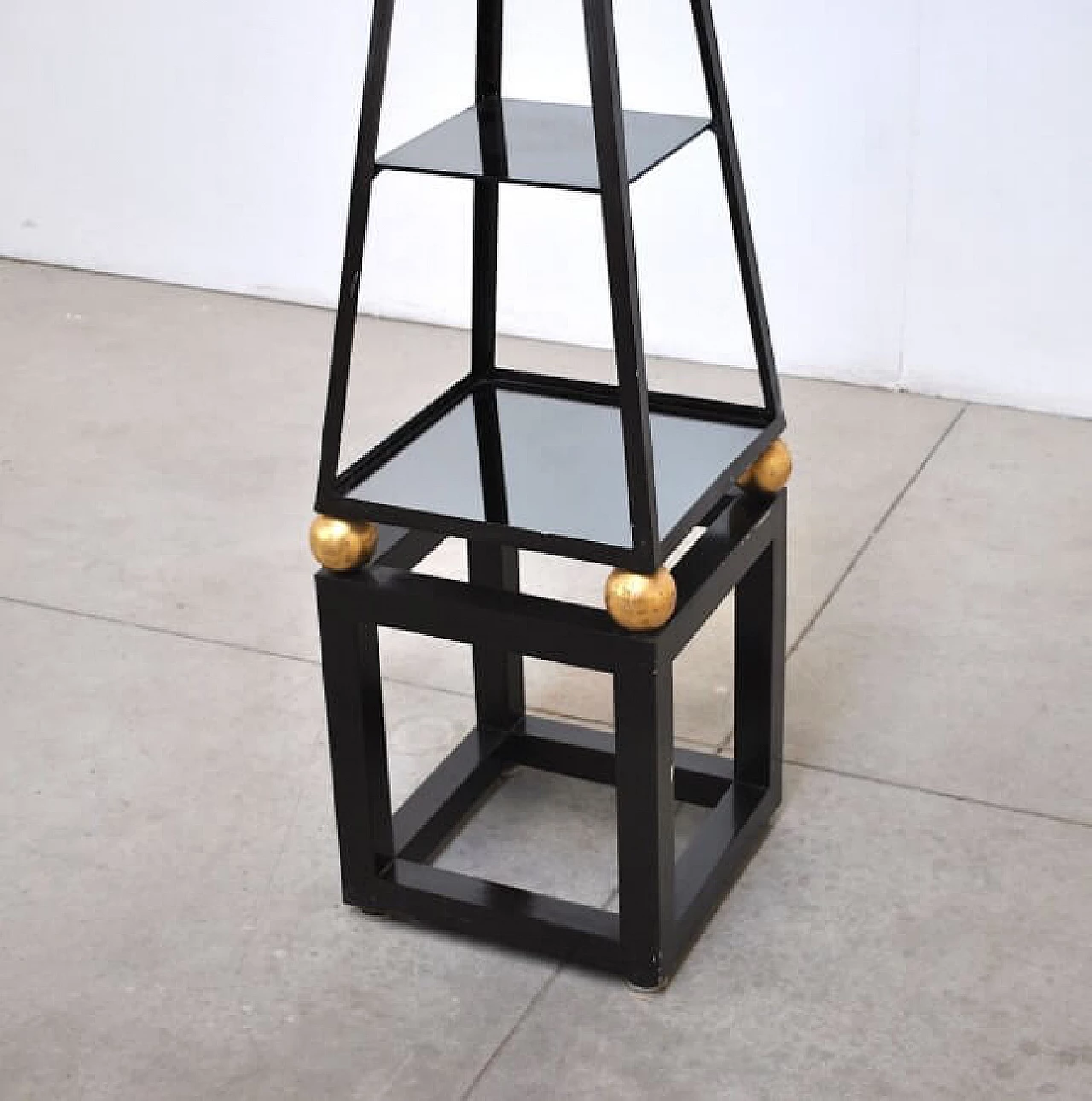 Pyramid-shaped bookcase in lacquered steel and smoked glass, 60s 1219649
