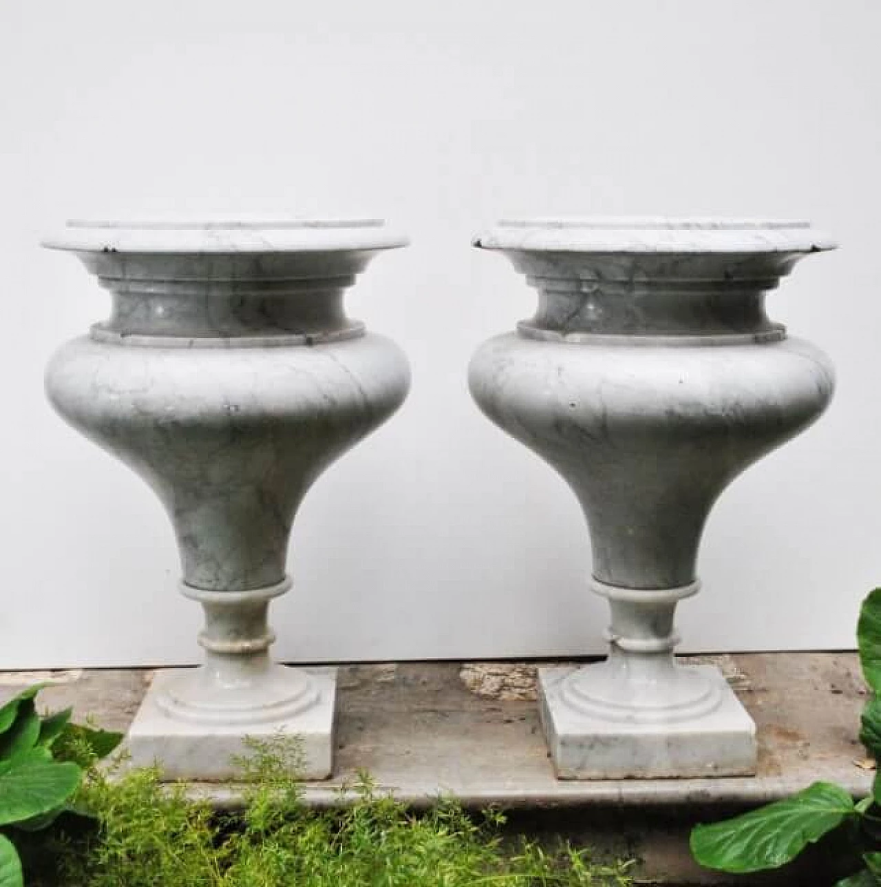 Pair of vases in Carrara marble, 80s 1219660