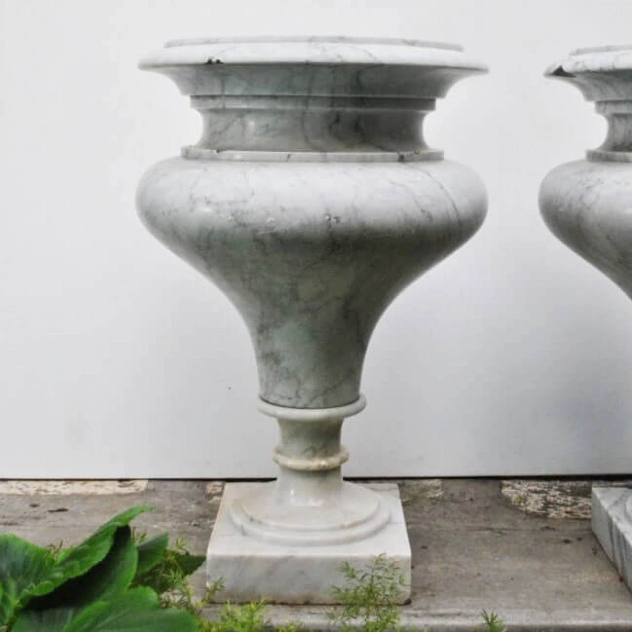 Pair of vases in Carrara marble, 80s 1219662