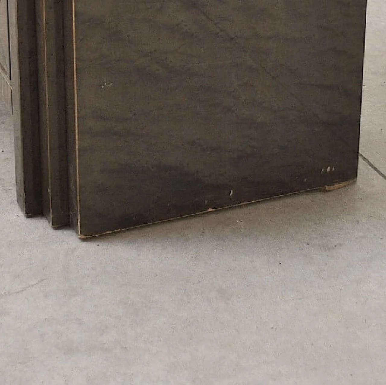 Pair of bedside table in rosewood in the style of Luciano Frigerio, 70s 1219703