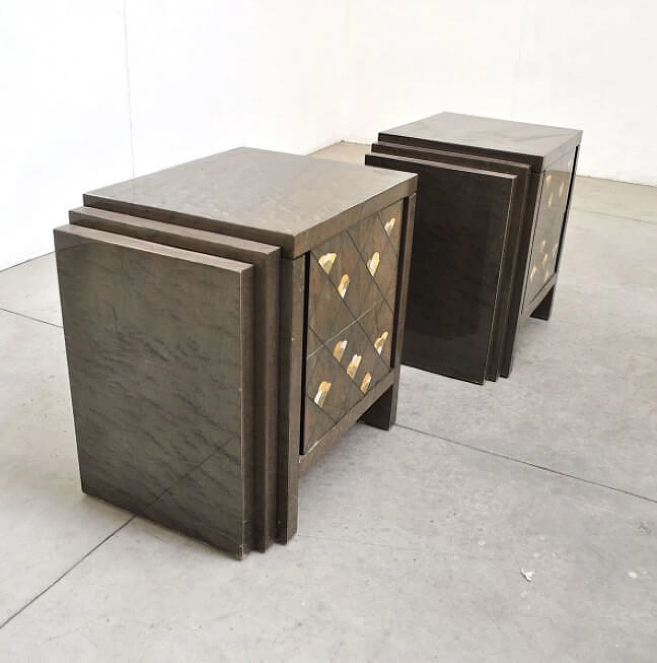Pair of bedside table in rosewood in the style of Luciano Frigerio, 70s 1219708