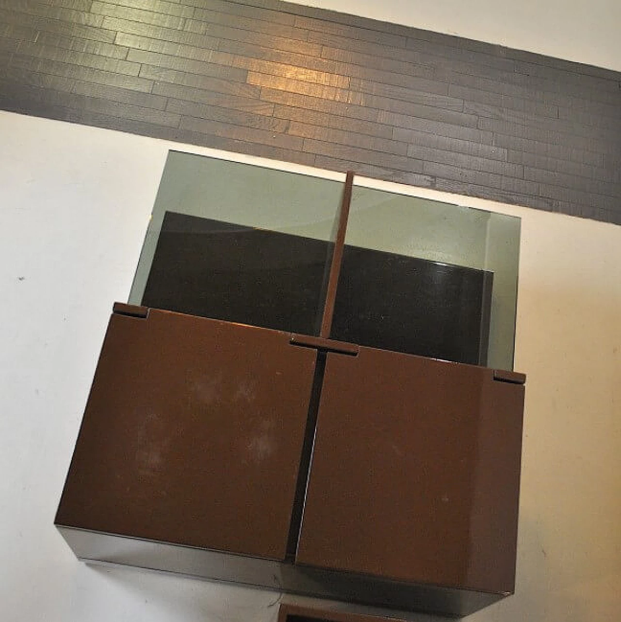 Bar cabinet in lacquered walnut and glass, 70s 1219838