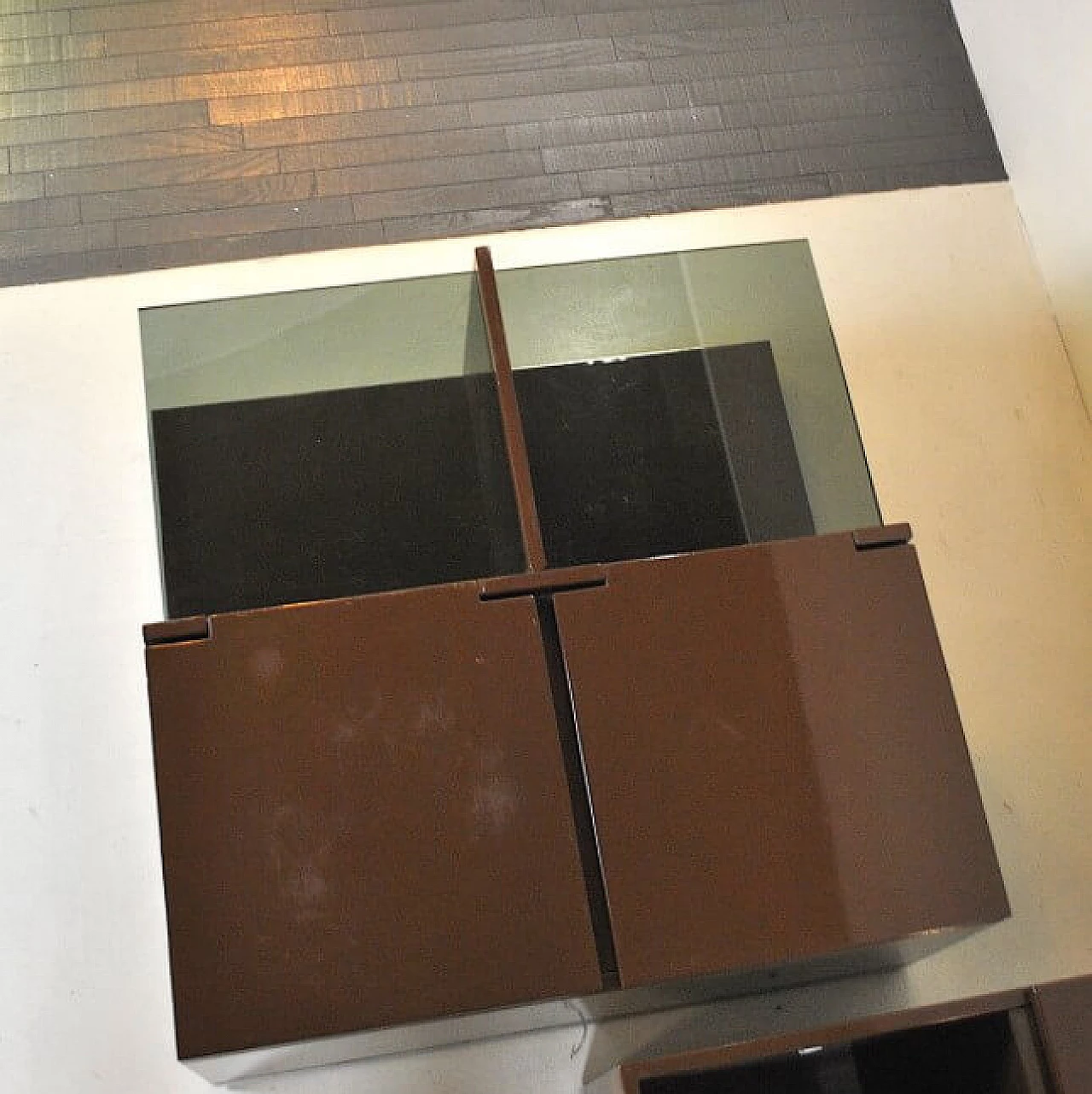 Bar cabinet in lacquered walnut and glass, 70s 1219839