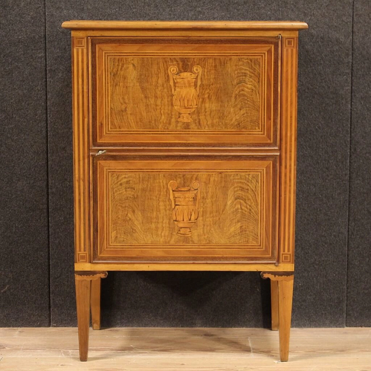 Credenza italiana in legno intarsiato in stile Luigi XVI 1220442