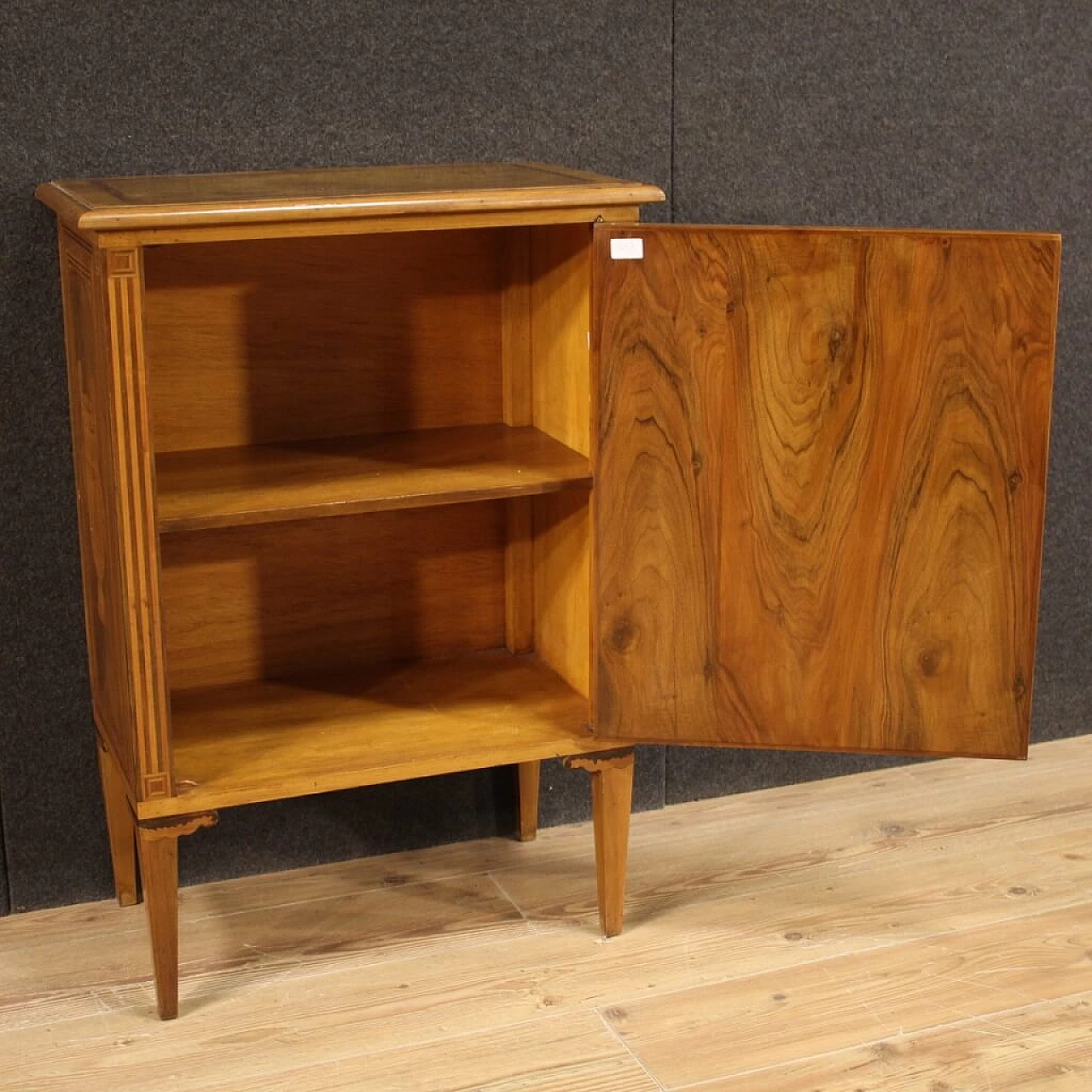 Credenza italiana in legno intarsiato in stile Luigi XVI 1220446