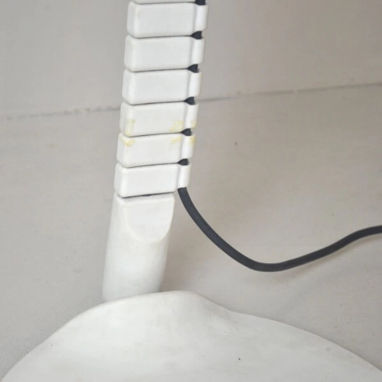 Lampada da tavolo Vertebrae nr.660 in metallo e plastica di Elio Martinelli per Martinelli Luce, anni '70 1221161