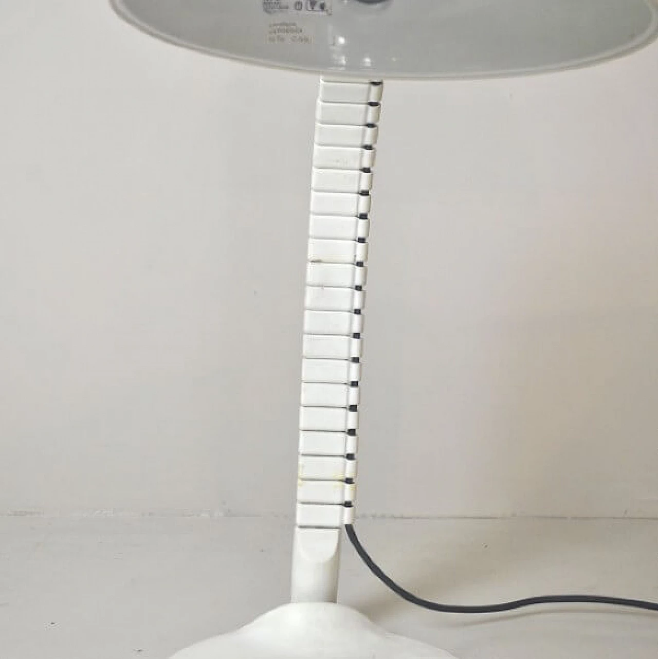 Lampada da tavolo Vertebrae nr.660 in metallo e plastica di Elio Martinelli per Martinelli Luce, anni '70 1221165