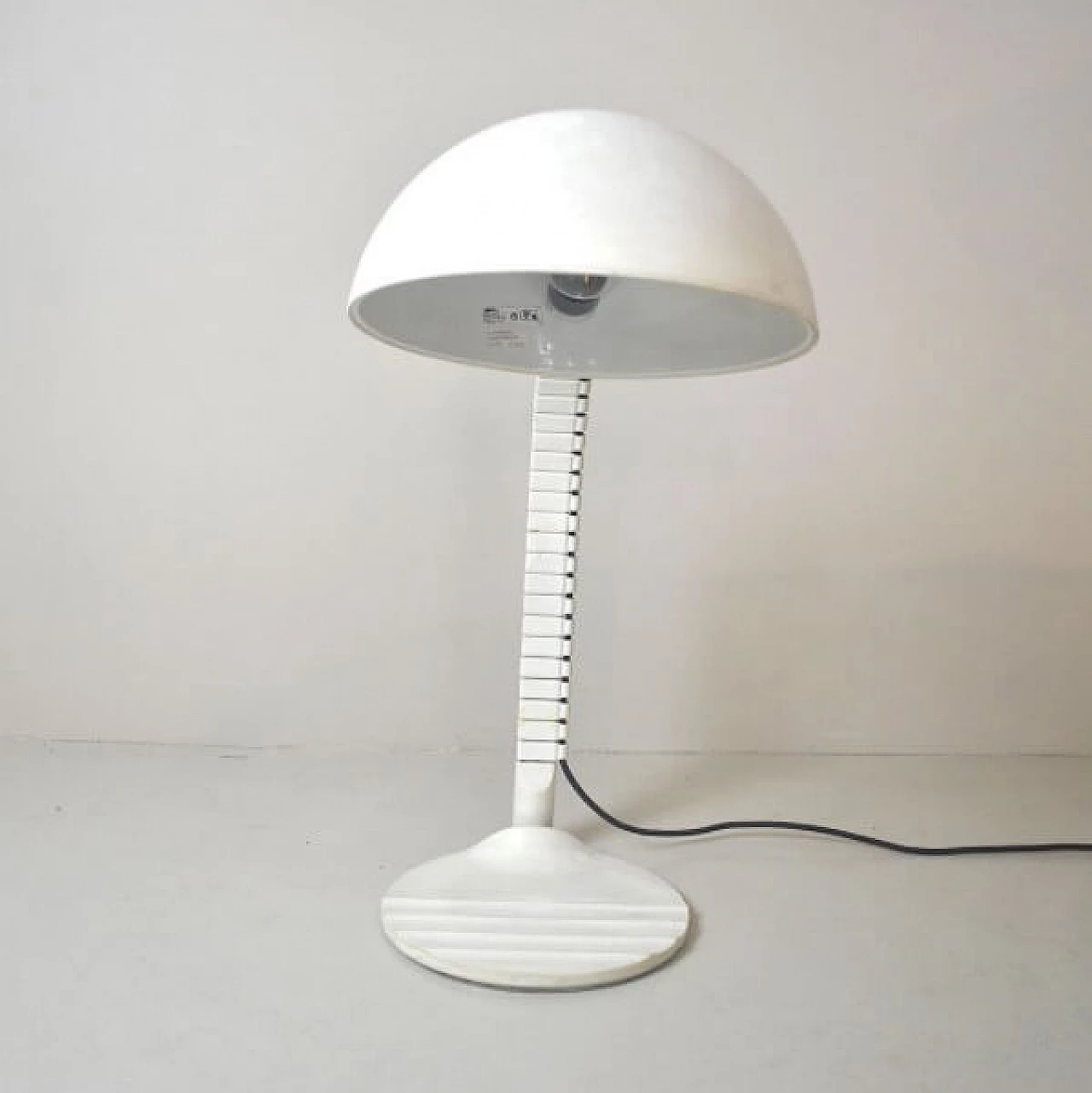 Vertebrae nr.660 table lamp in metal and plastic by Elio Martinelli for Martinelli Luce, 70s 1221166