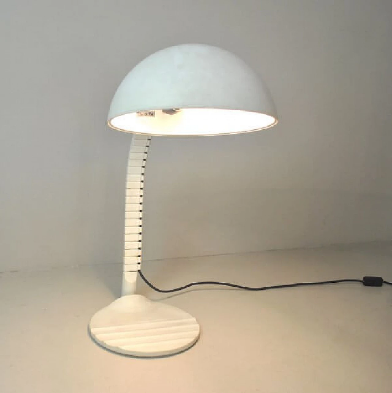 Lampada da tavolo Vertebrae nr.660 in metallo e plastica di Elio Martinelli per Martinelli Luce, anni '70 1221168