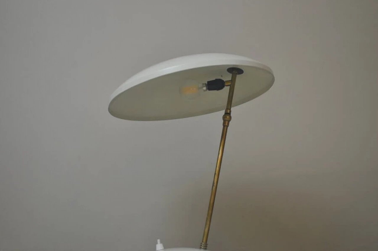 Lampada da tavolo in alluminio e ottone, anni '50 1221250