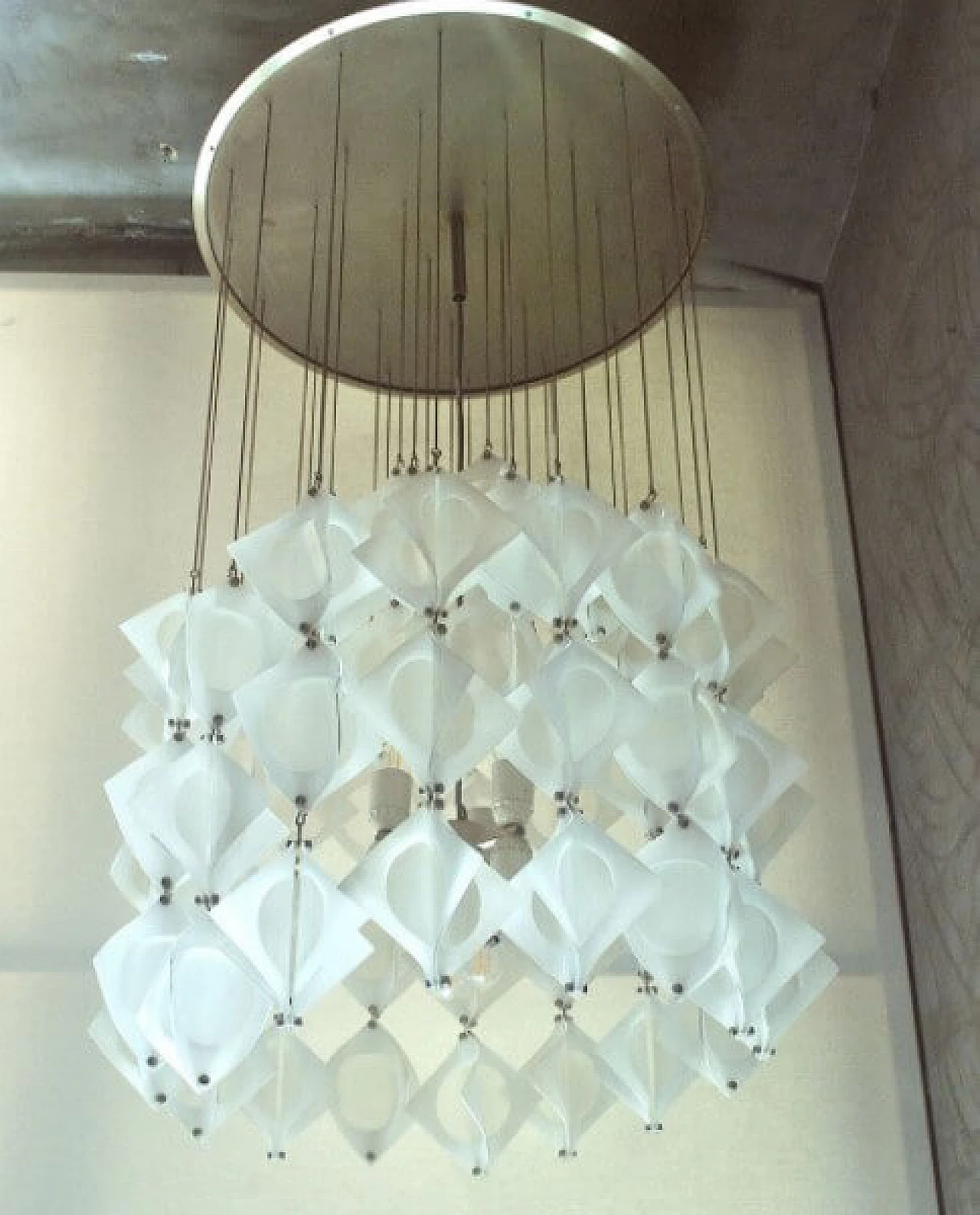 Lampadario in alluminio e vetro opalino di Mazzega, anni '60 1221309