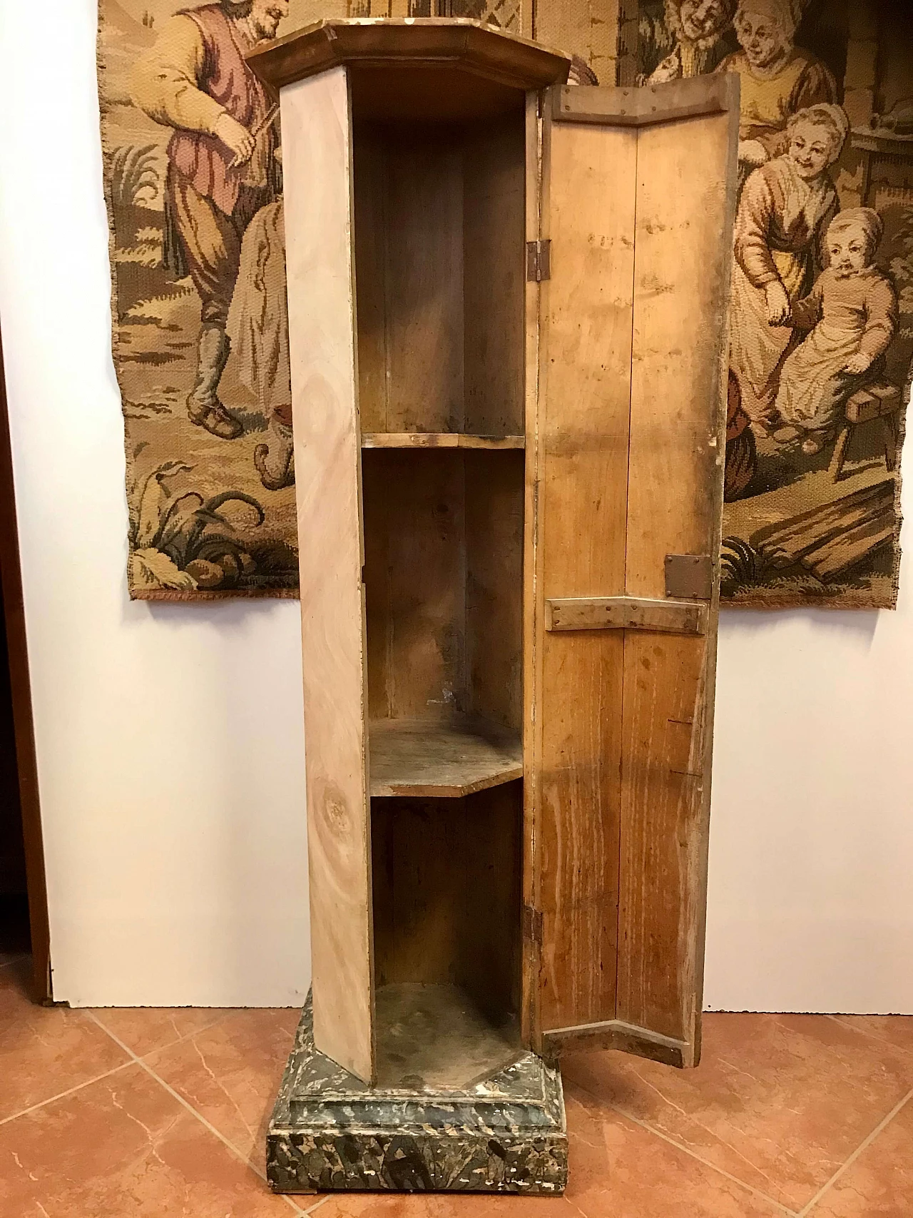 Colonna Stipo ottagonale laccata finto marmo, epoca Impero, Piemonte, primi '800 1221818
