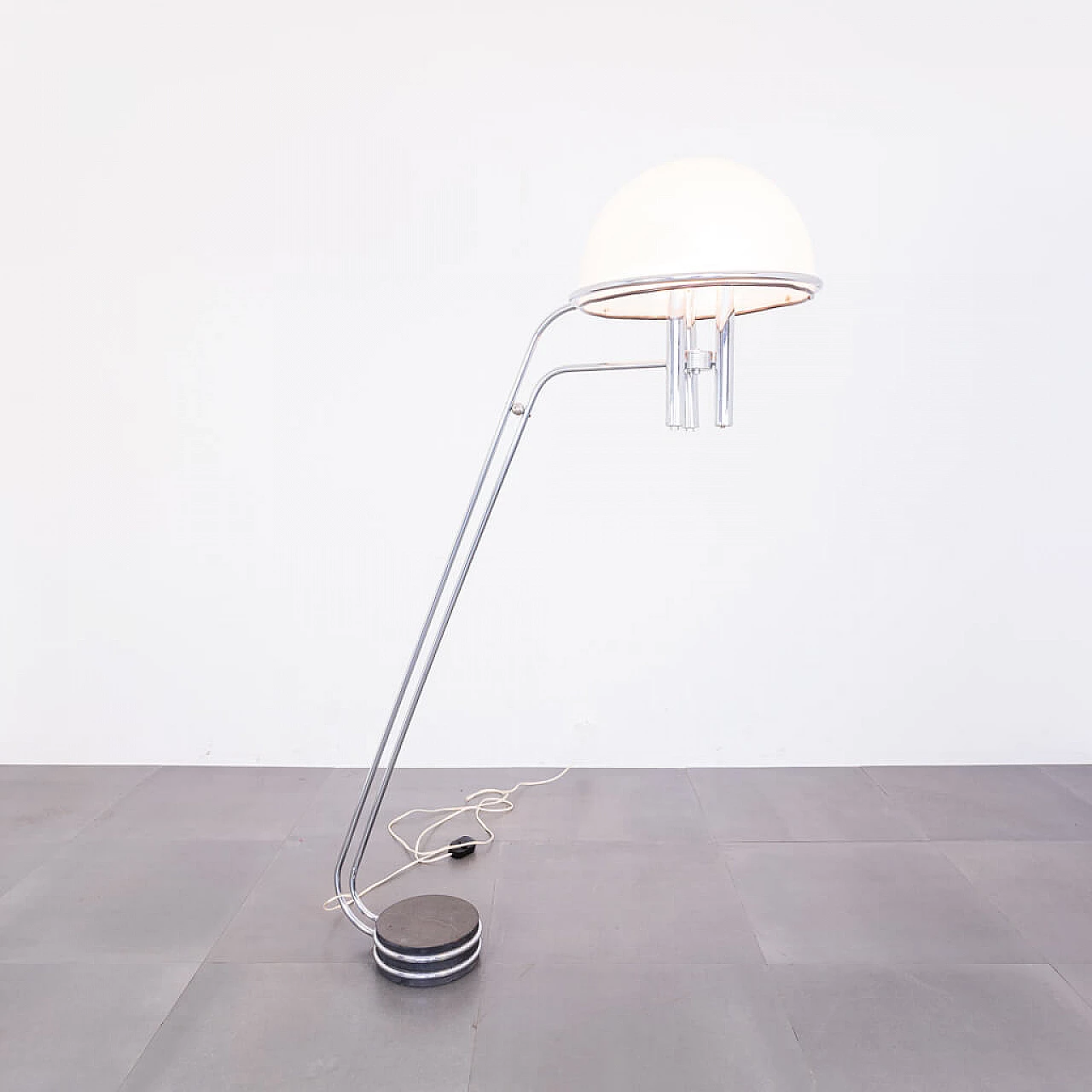 Floor lamp in chromed metal and plexiglass, 70s 1221821