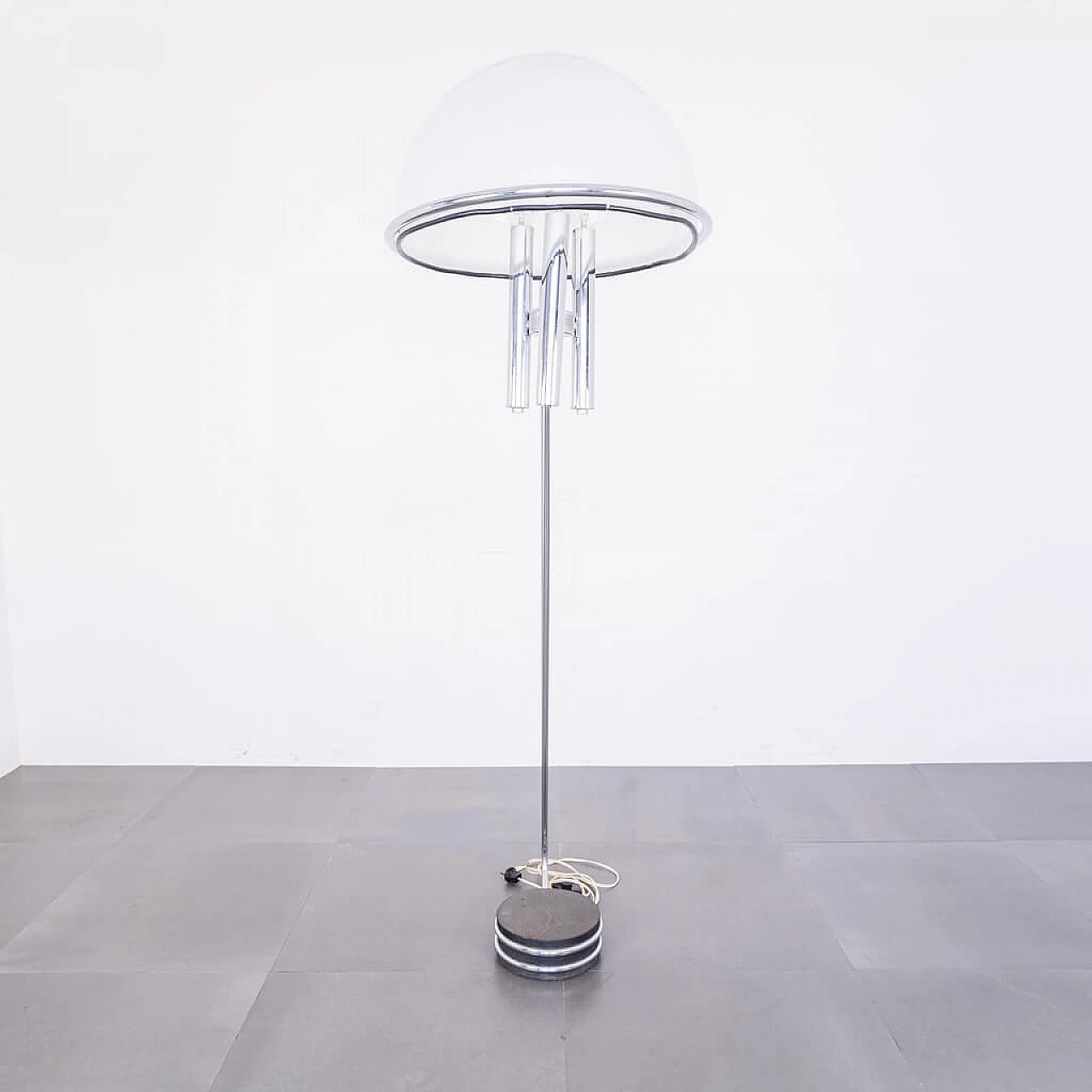 Floor lamp in chromed metal and plexiglass, 70s 1221823