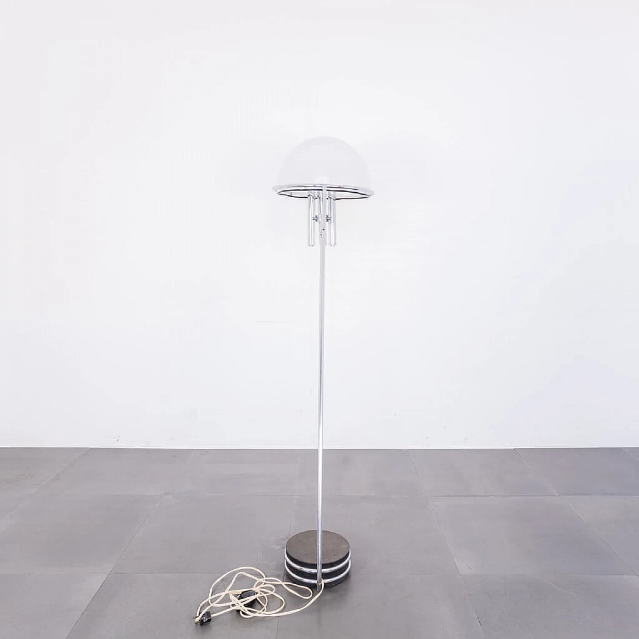 Floor lamp in chromed metal and plexiglass, 70s 1221825
