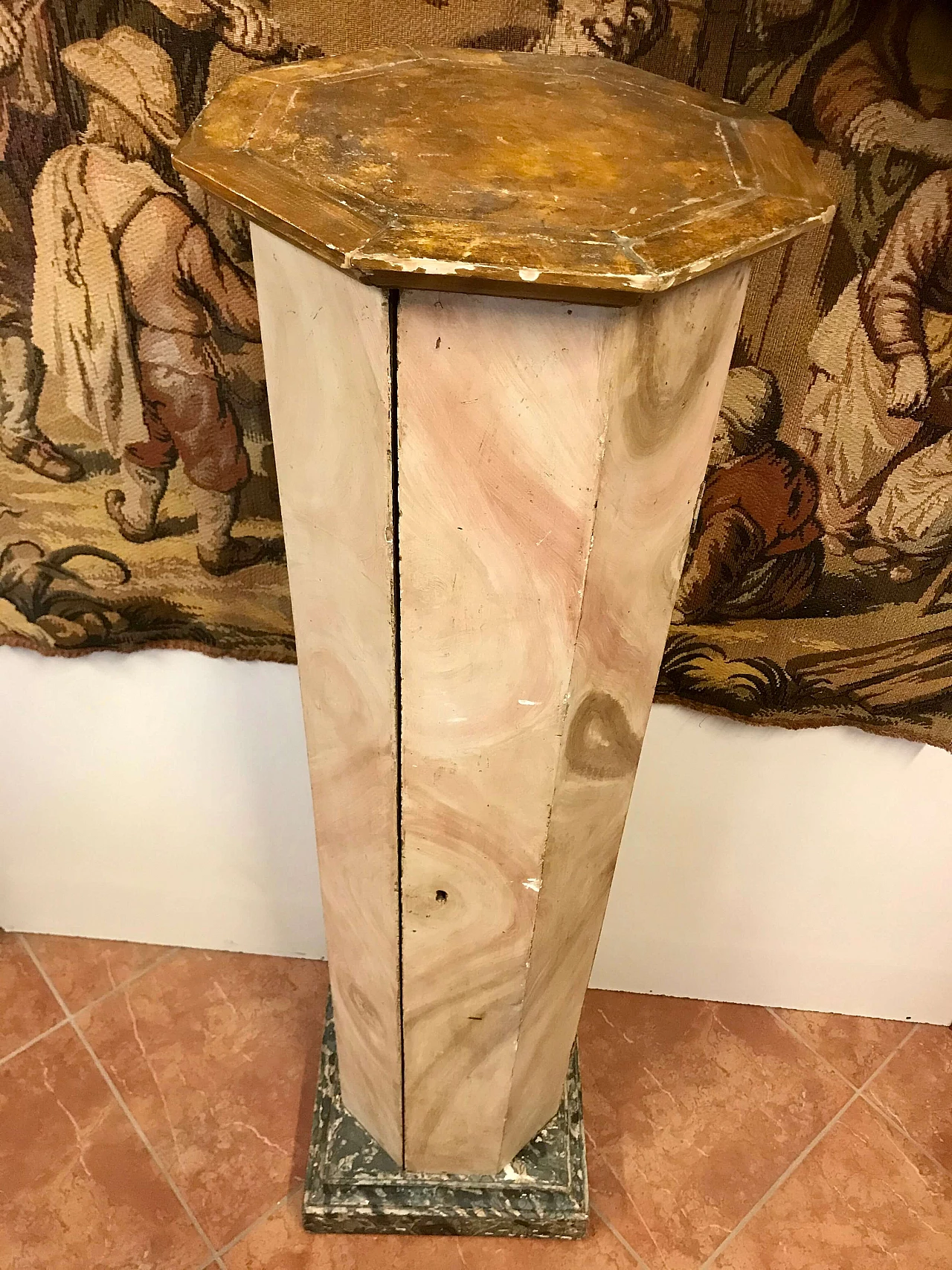 Octagonal Column with compartments in painted lacquered faux marble wood, epoch Empire, Piedmont, beginning 19th century 1221836