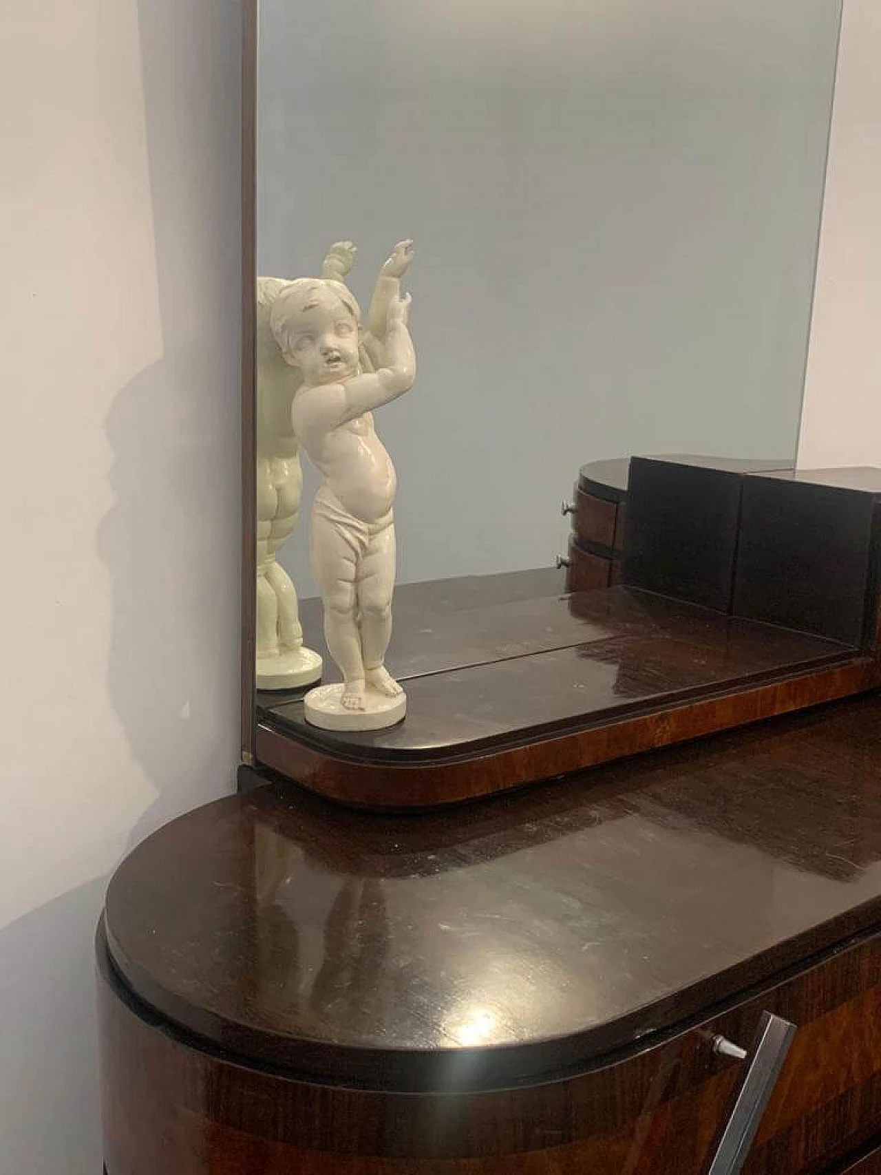 Ship oval chest of drawers by Ducrot in rosewood with mirror and briar sculpture, 20s 1221994