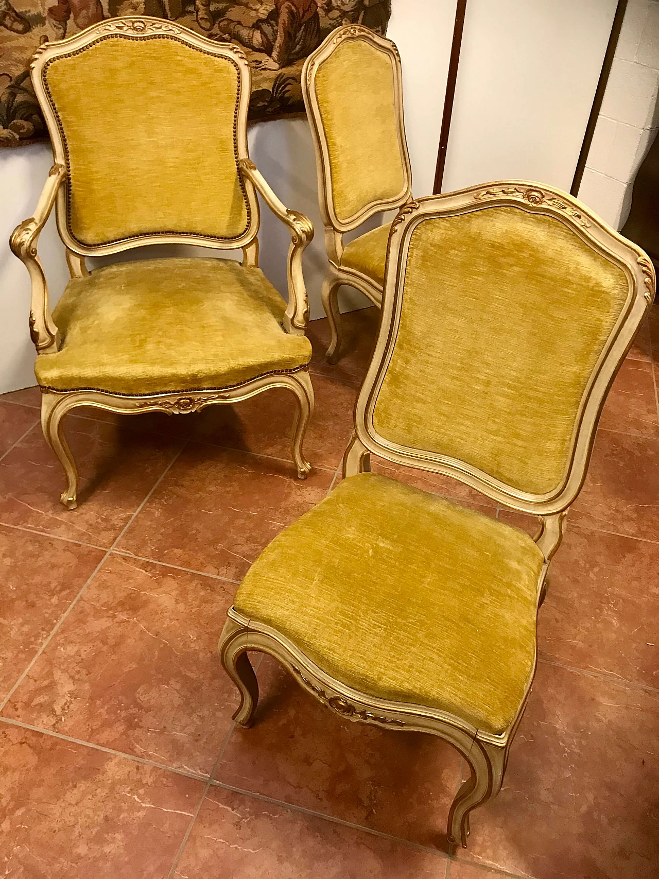 Set of 1 armchair and 2 lacquered and gilded chairs lined with gold-colored velvet, original mid 20th century 1222438