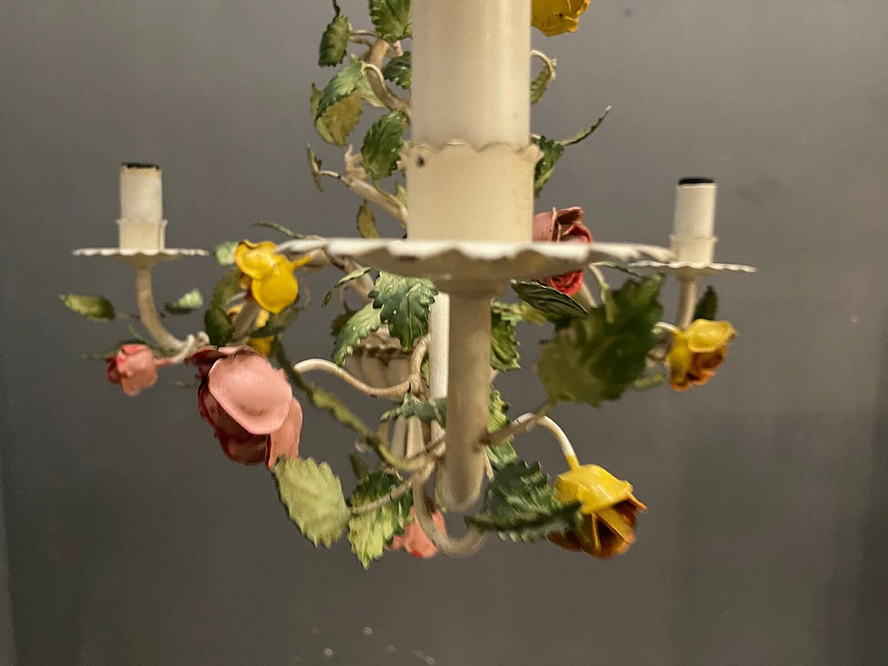 Lampadario con fiori in metallo smaltati, anni '60 1222440