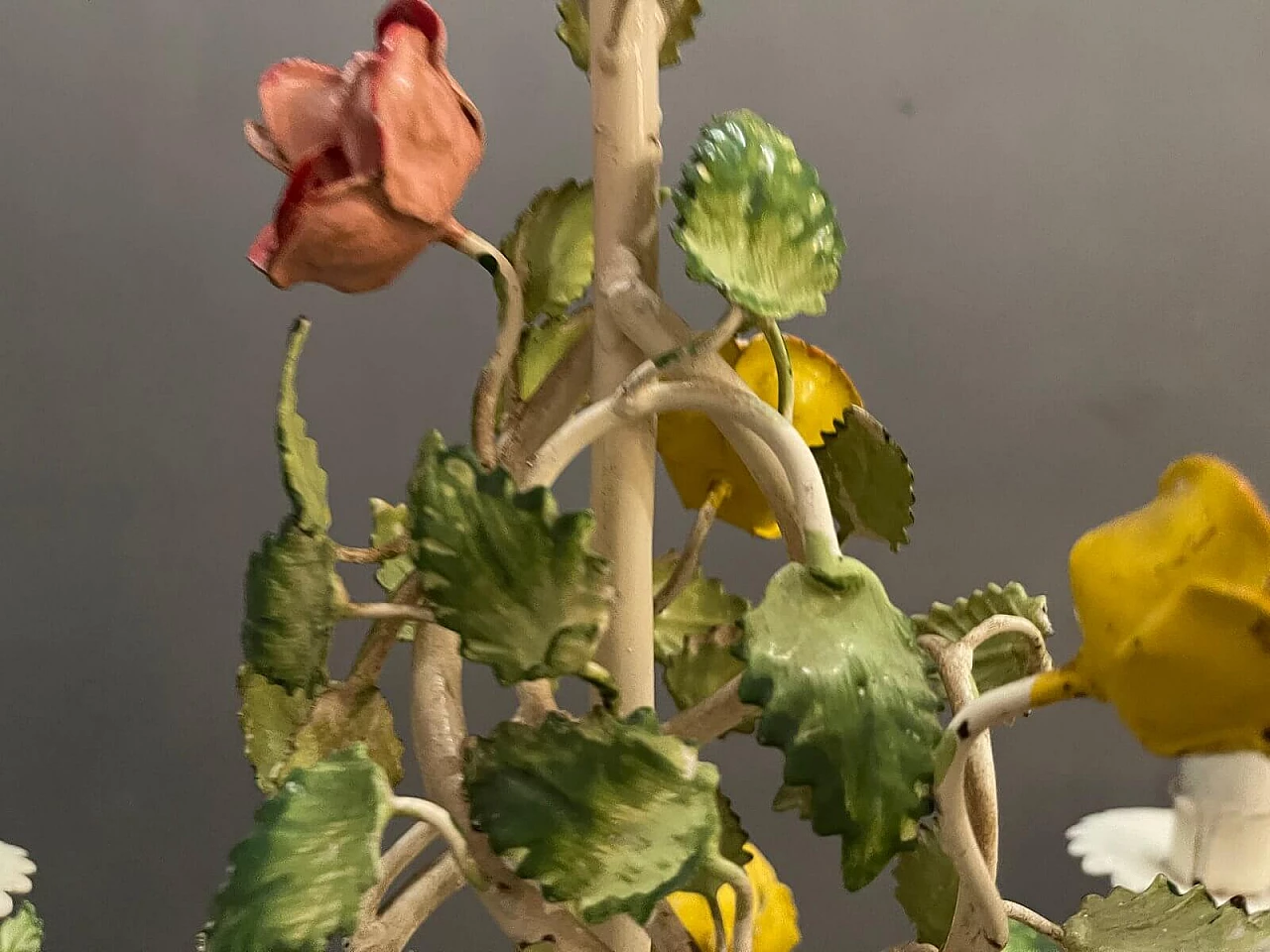 Lampadario con fiori in metallo smaltati, anni '60 1222441