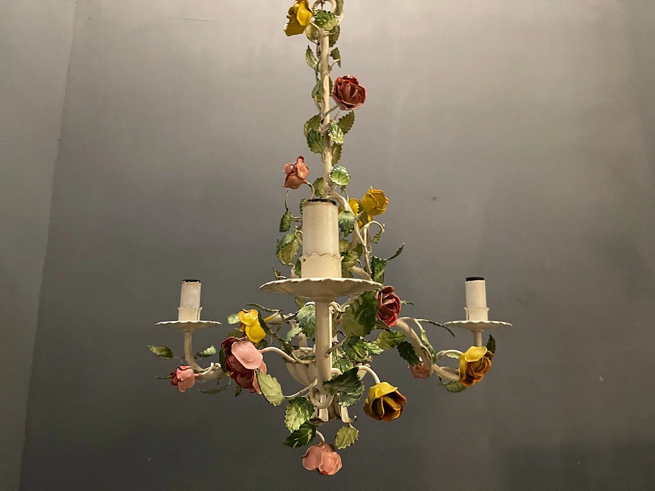 Lampadario con fiori in metallo smaltati, anni '60 1222446
