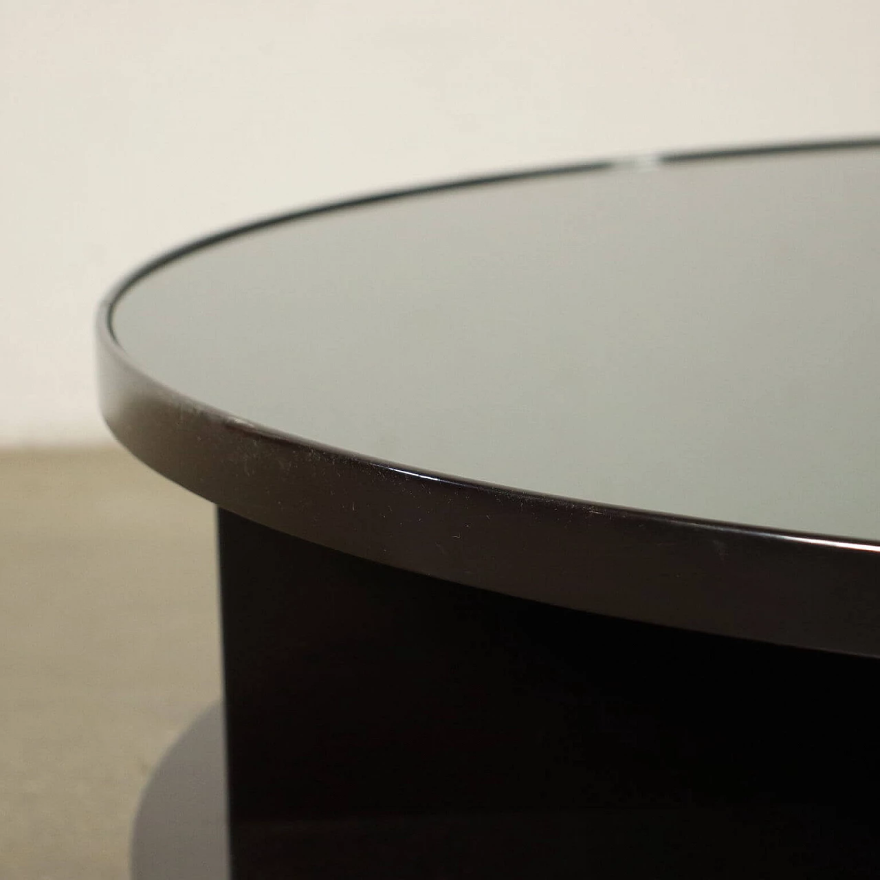 Coffee table in lacquered wood and smoked glass, 70s 1222598