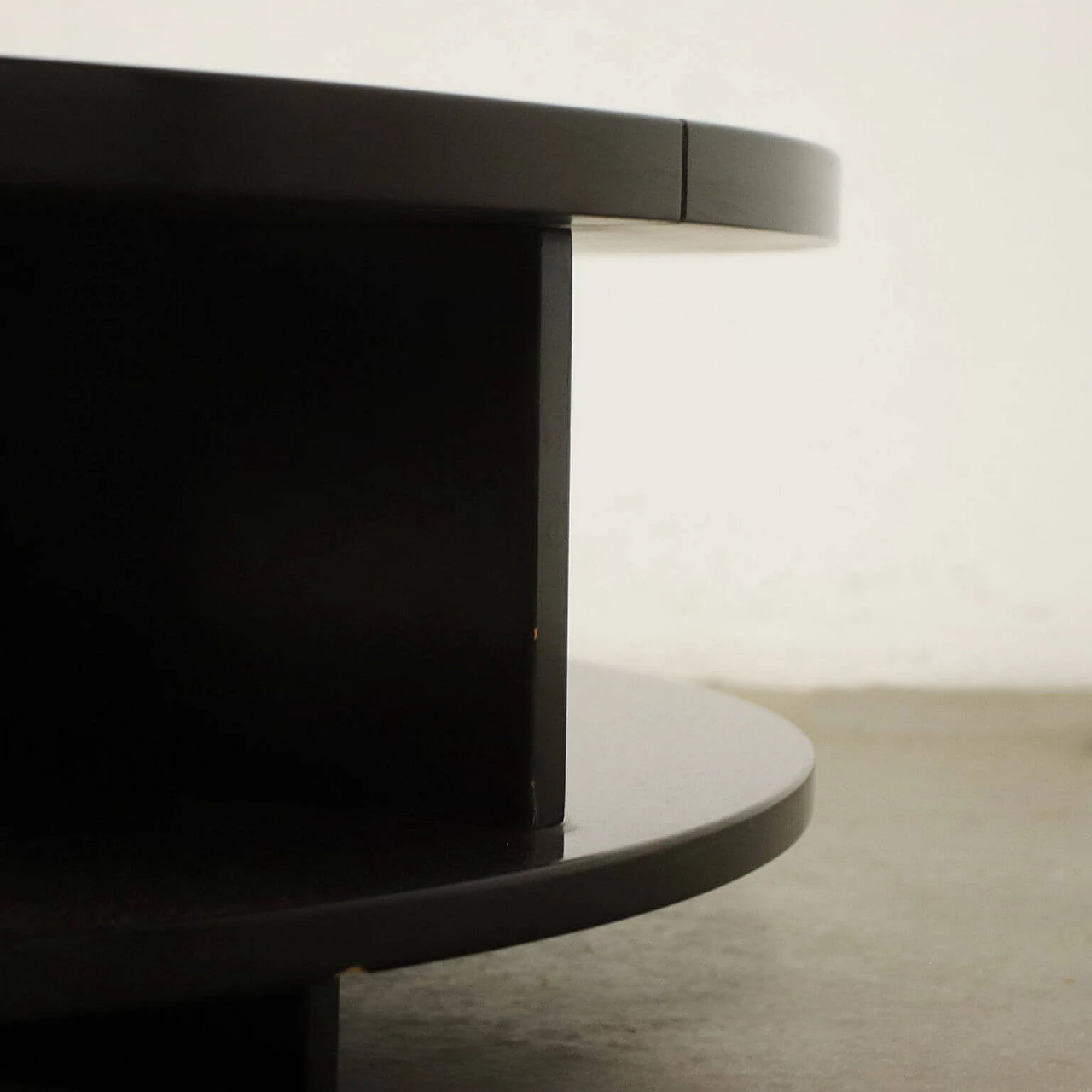 Coffee table in lacquered wood and smoked glass, 70s 1222599