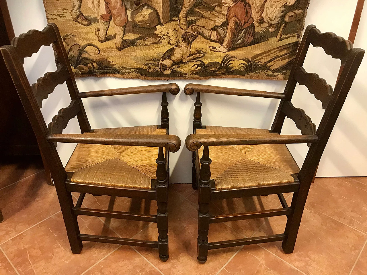 Coppia di Poltrone Capotavola scolpite in legno di rovere con seduta originale intrecciata in paglia, stile Luigi XIII, epoca '800 1223257