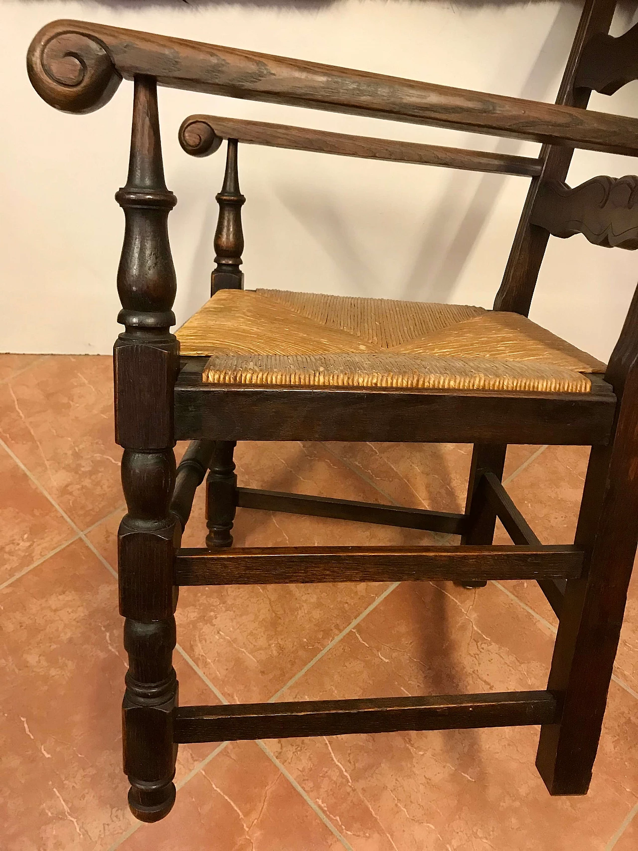 Coppia di Poltrone Capotavola scolpite in legno di rovere con seduta originale intrecciata in paglia, stile Luigi XIII, epoca '800 1223261