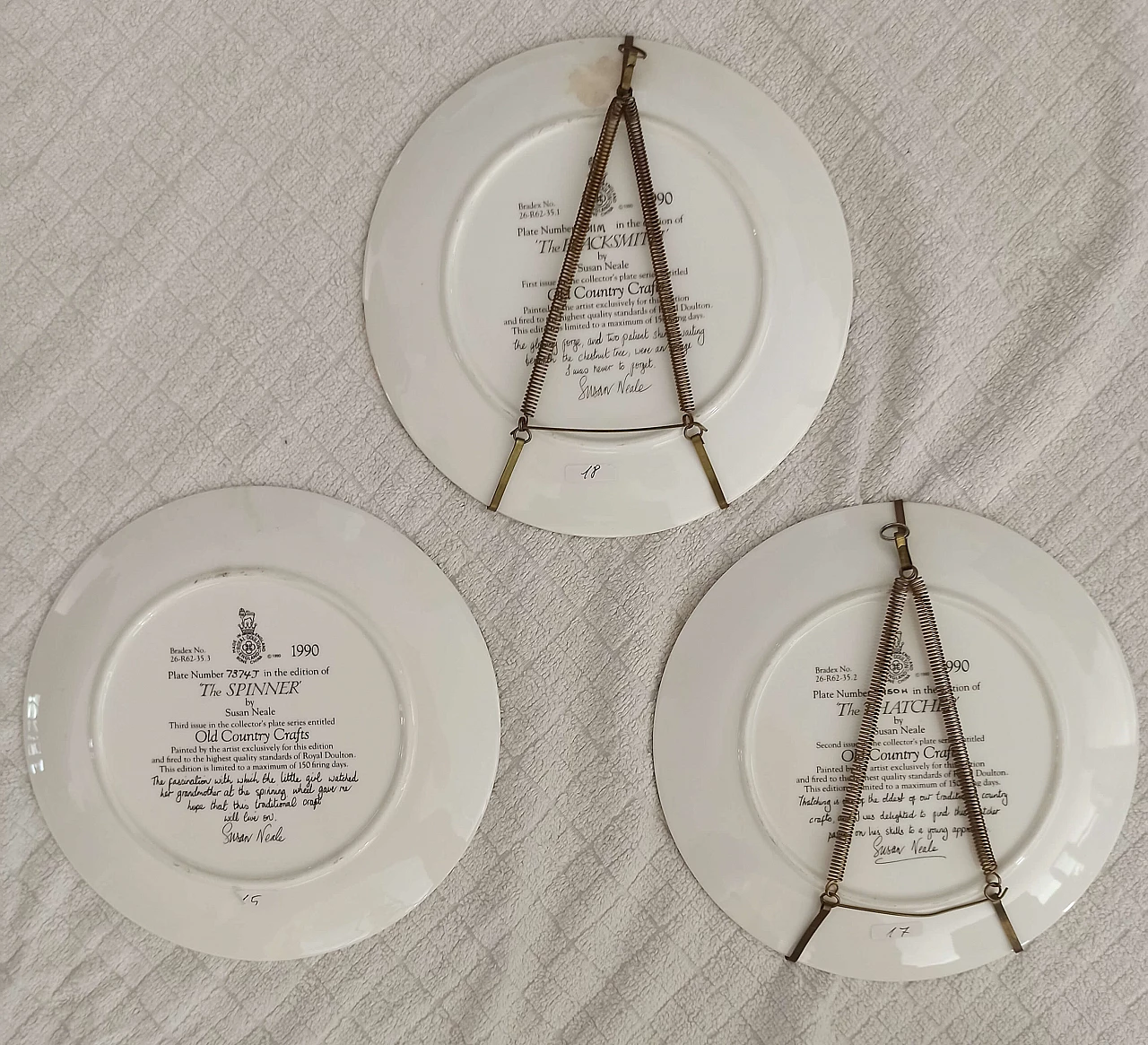 Piatti da parete serie Old Country Craft in ceramica di Susan Neal per Bradex, anni '90 1223562