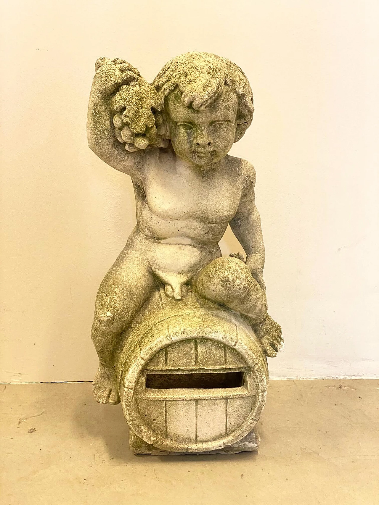 Garden sculpture of putto in concrete, 70s 1224552