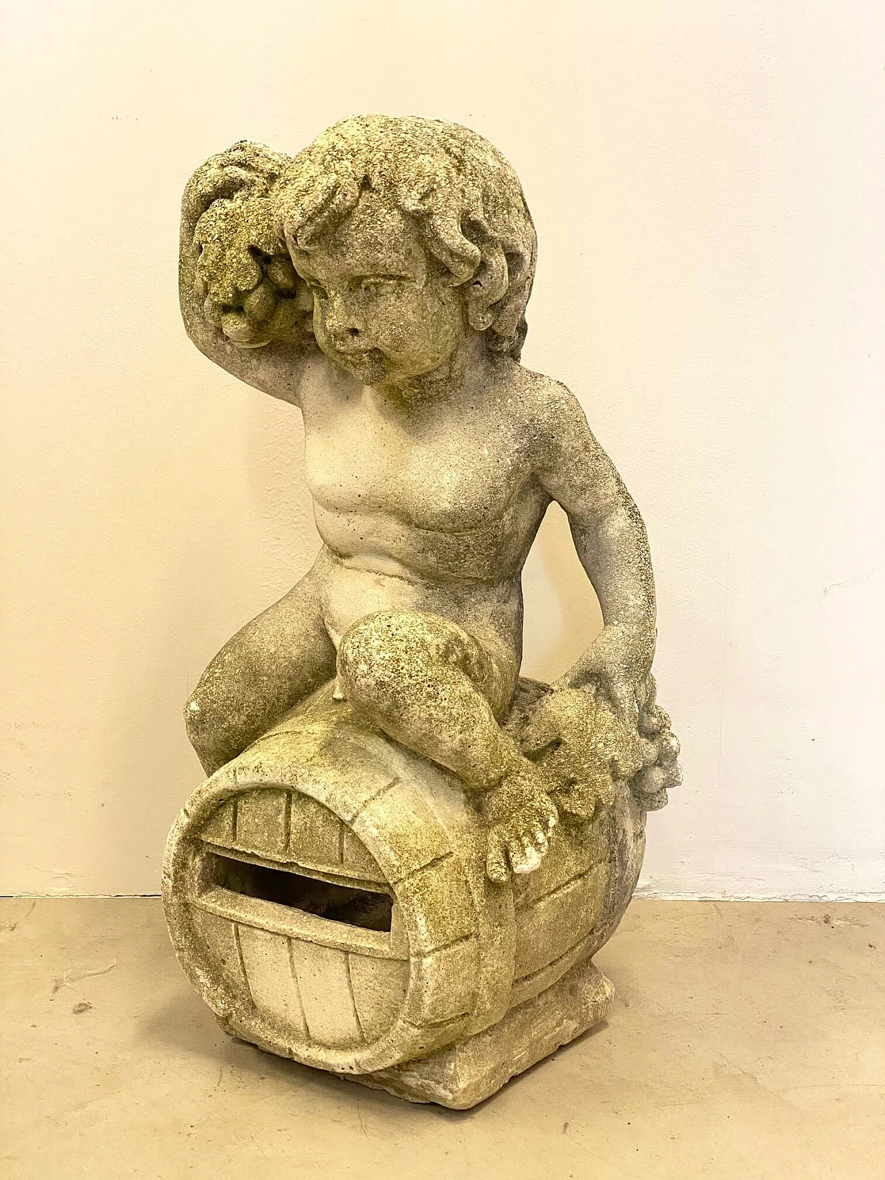 Garden sculpture of putto in concrete, 70s 1224553