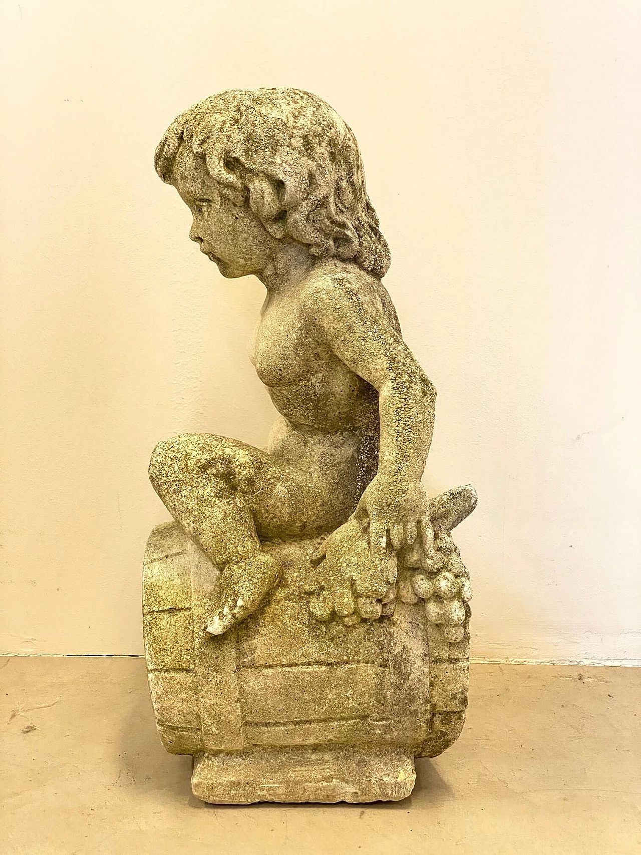 Scultura da giardino di putto in cemento, anni '70 1224555