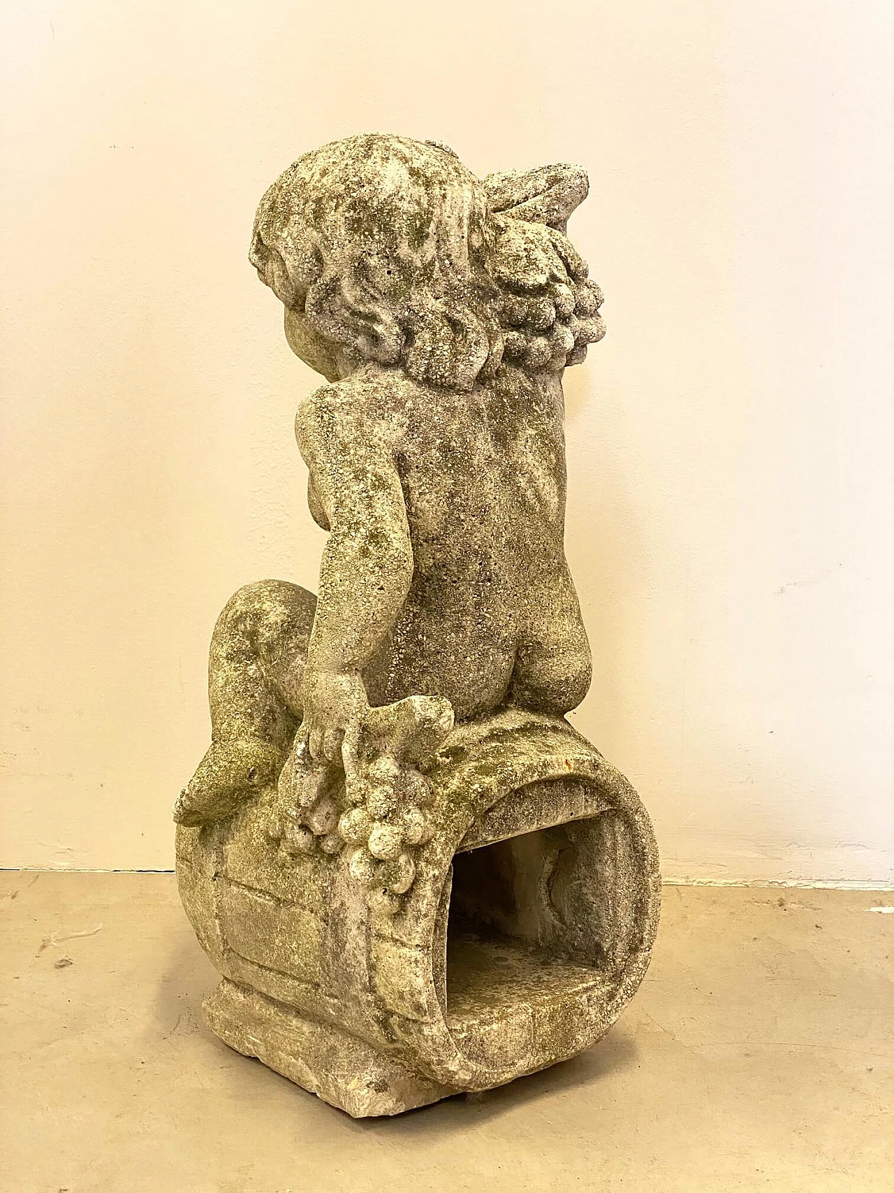 Garden sculpture of putto in concrete, 70s 1224556