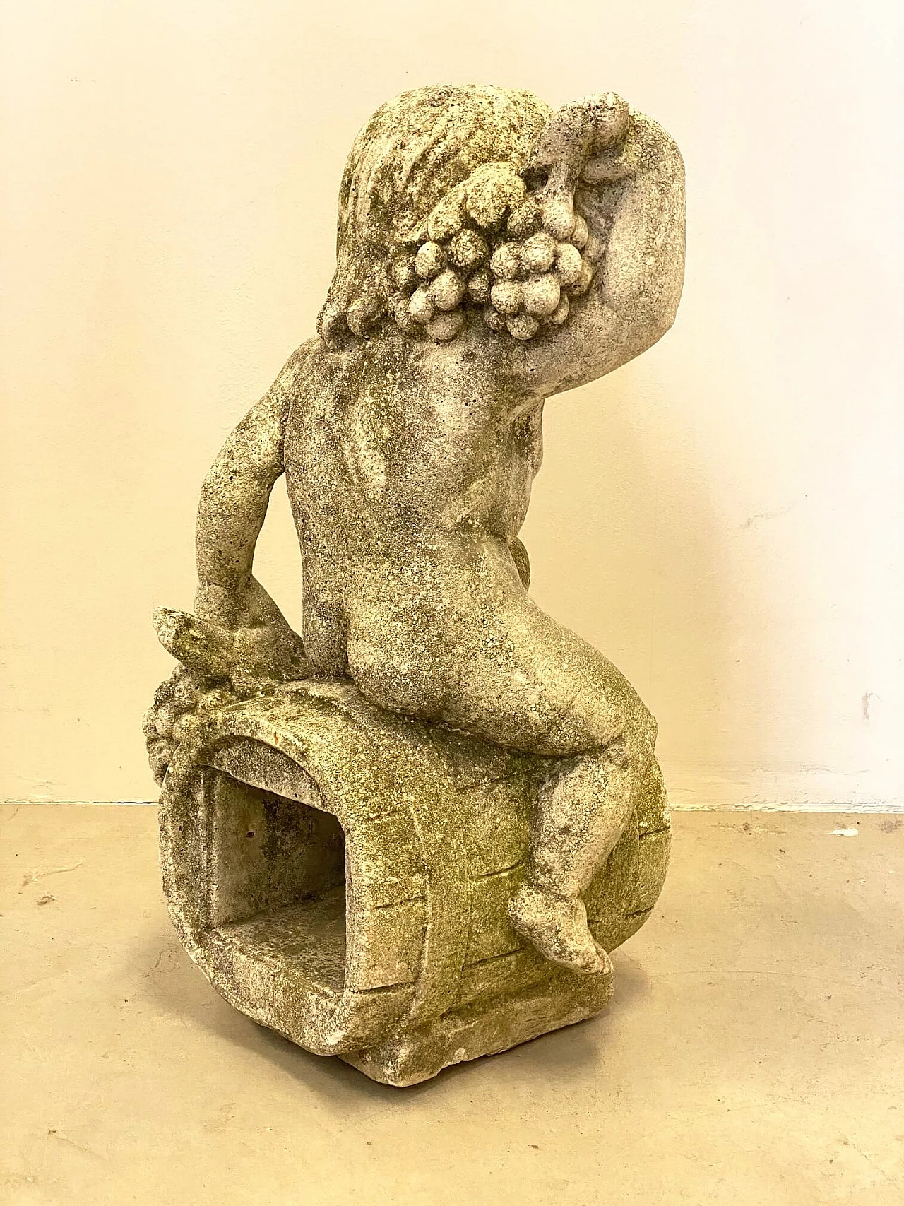 Garden sculpture of putto in concrete, 70s 1224557